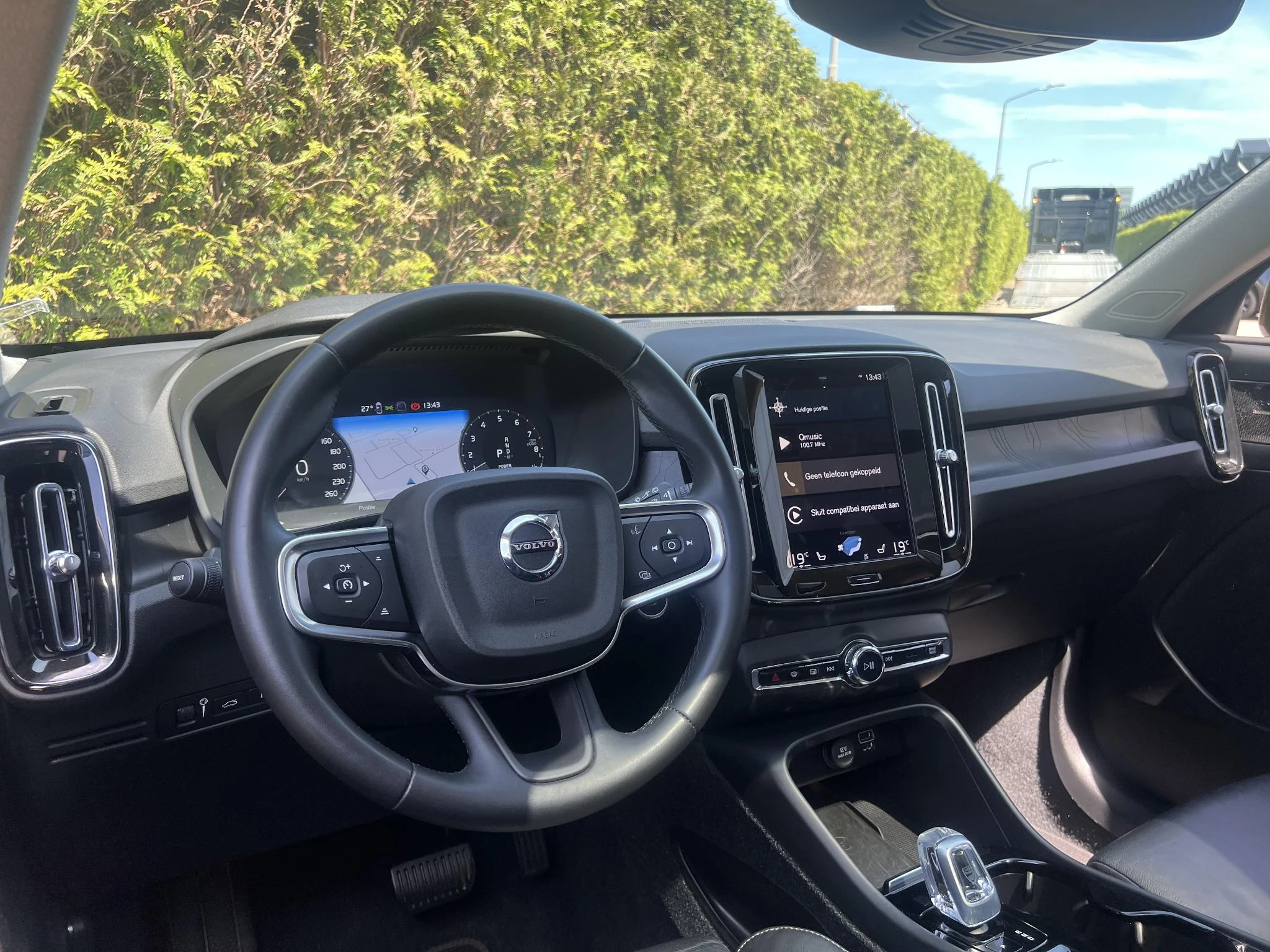 Volvo-XC40-image-1