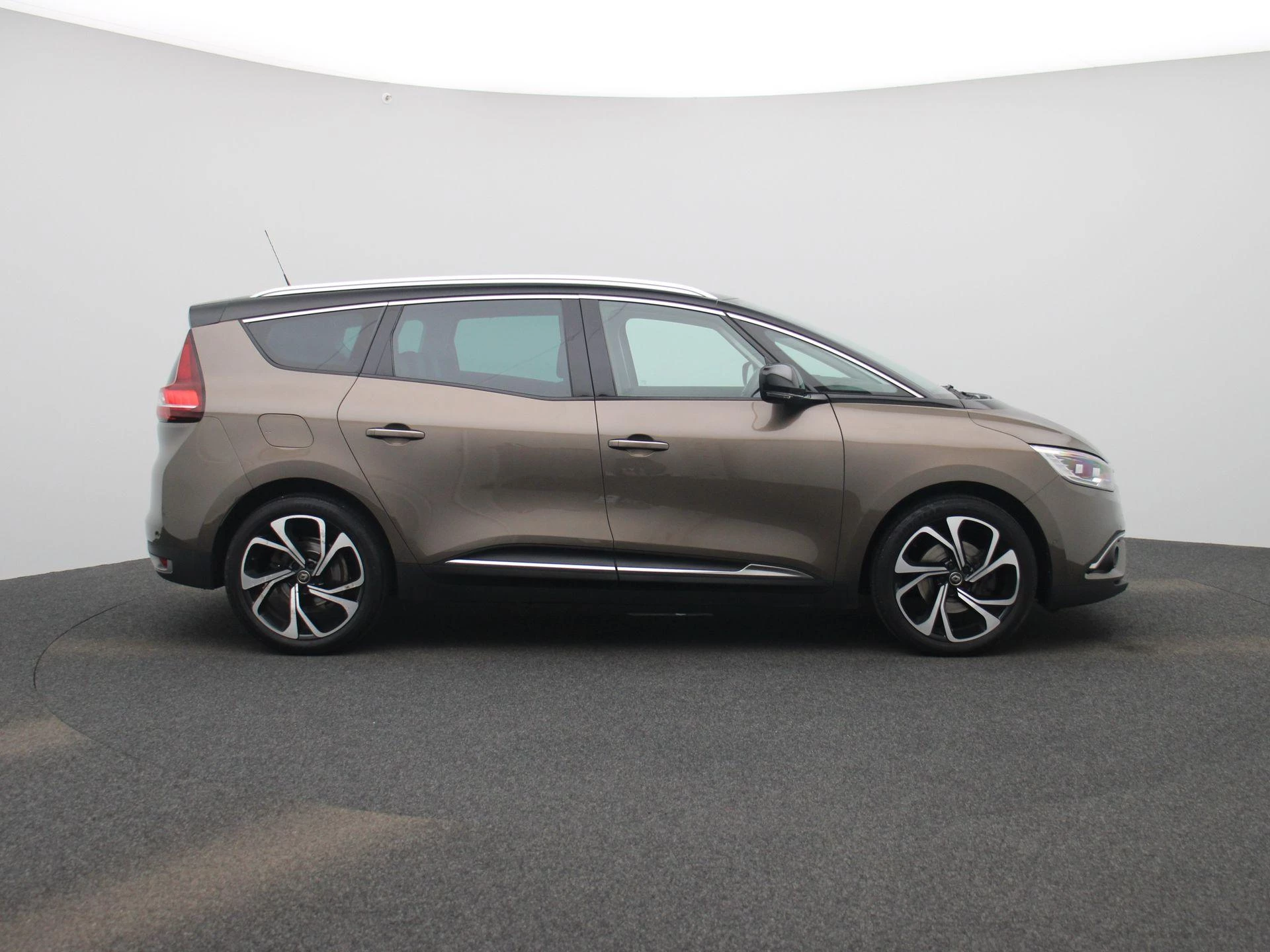 Renault-Grand Scénic-image-5