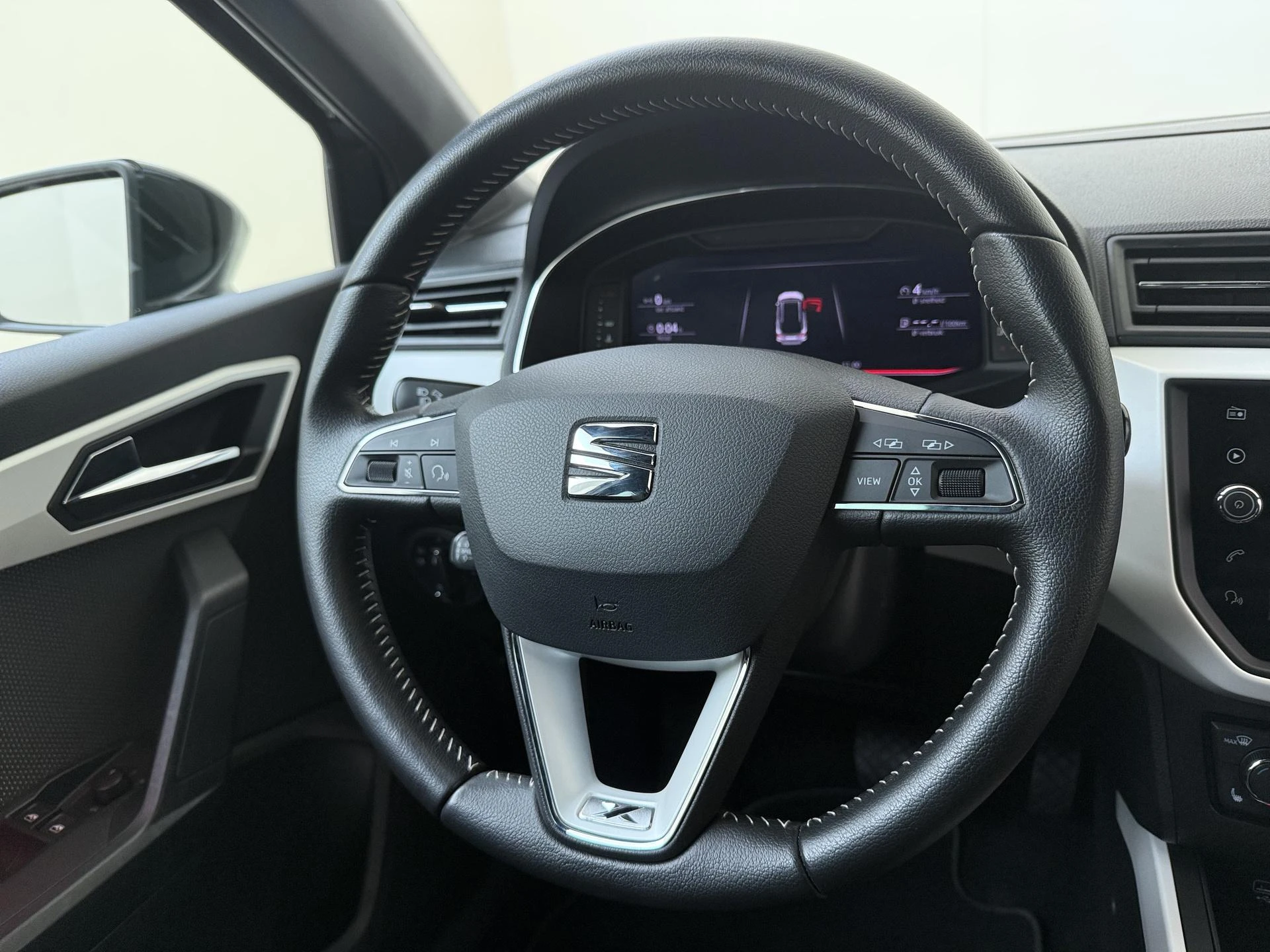 SEAT-Arona-image-9