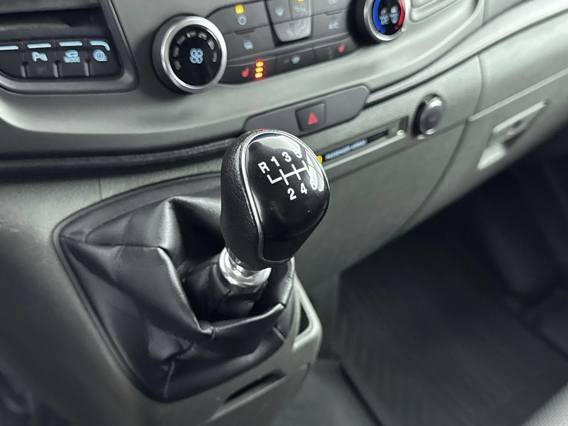 Ford-Transit Custom-image-16