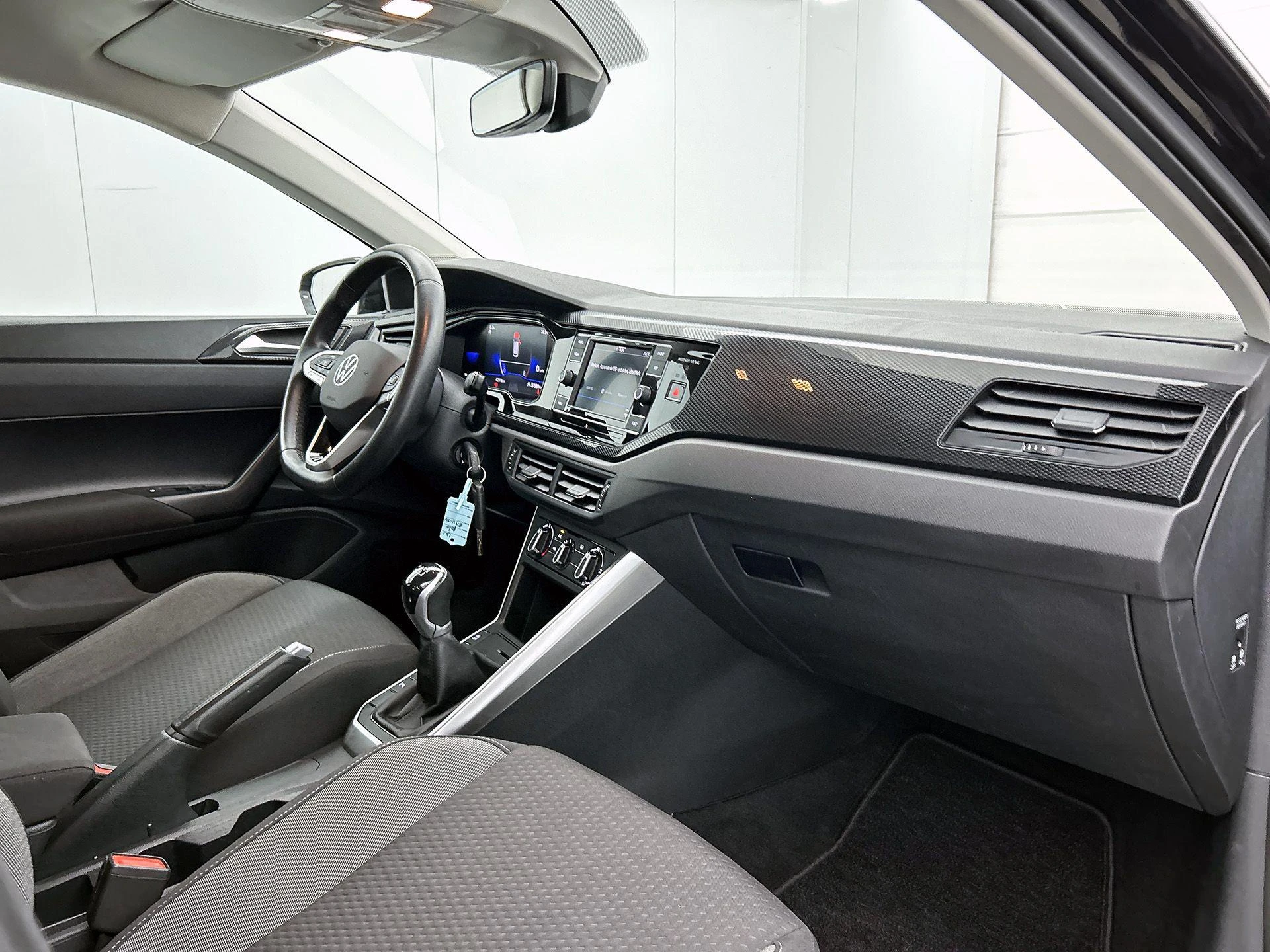 Volkswagen-Polo-image-16