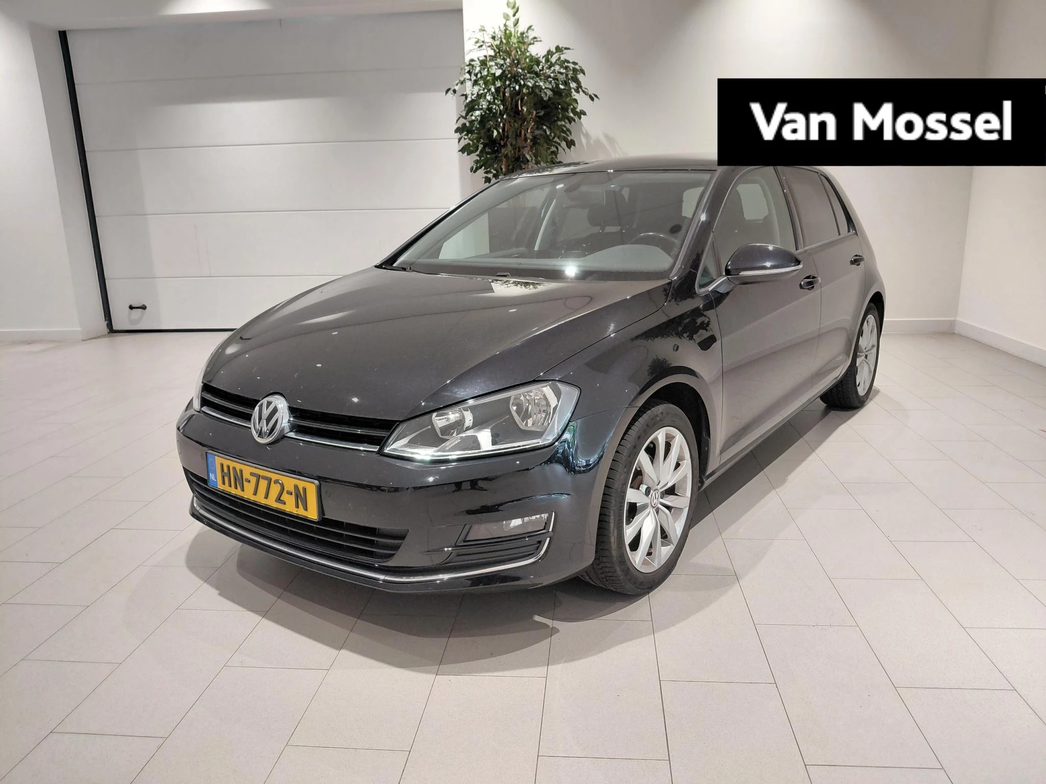 Volkswagen-Golf-image-0