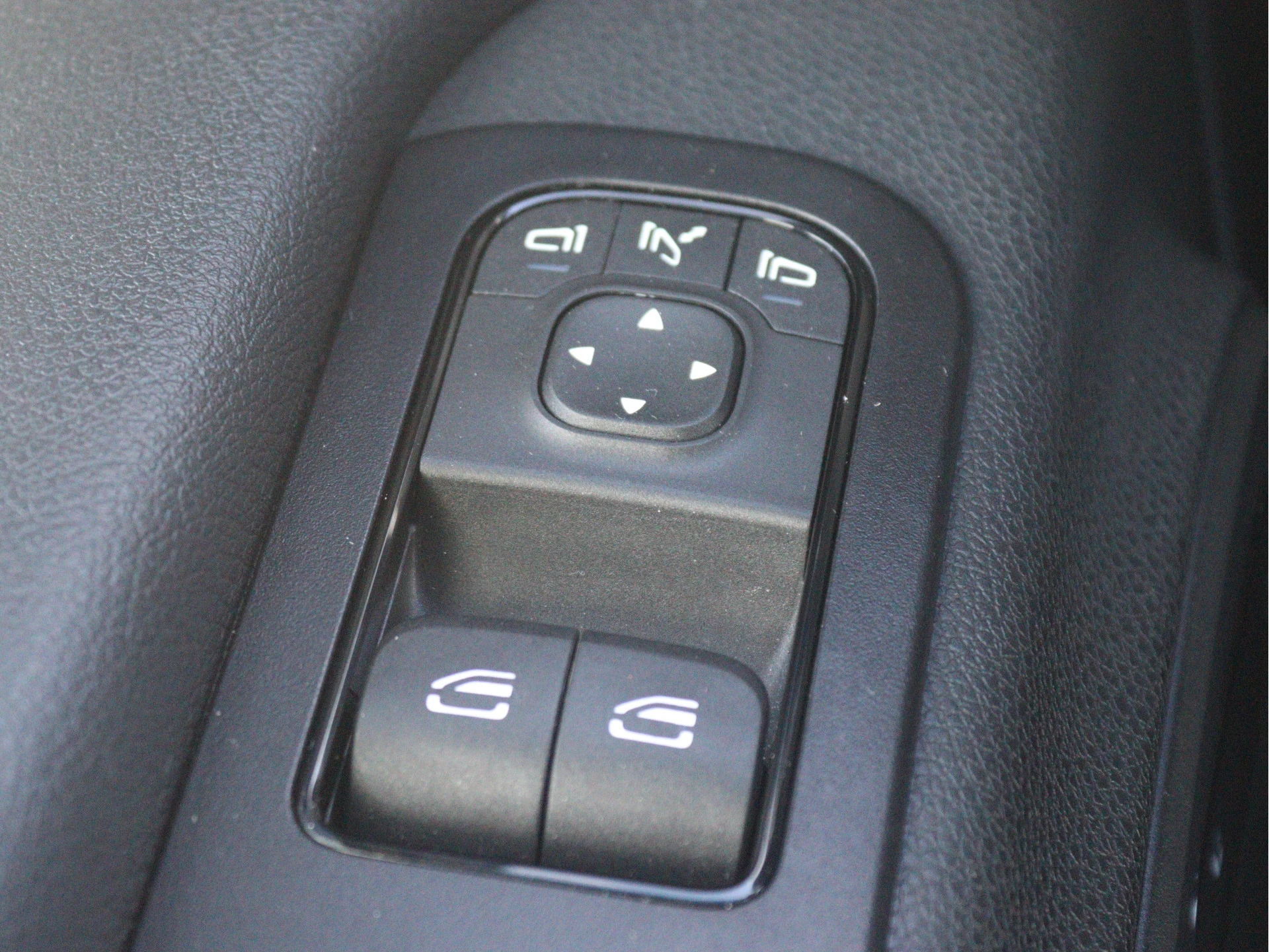 Mercedes-Benz-Sprinter-image-4