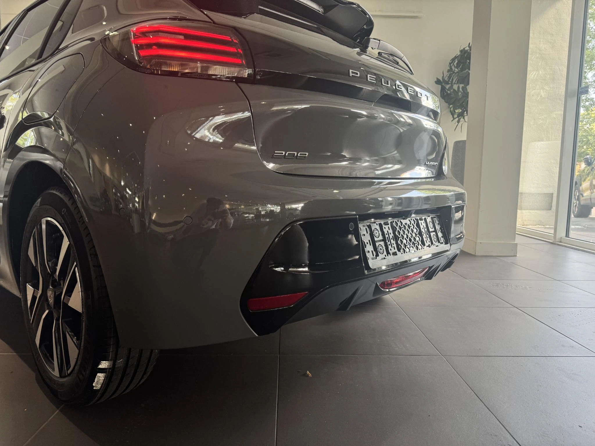 Peugeot 208 1.2 Hybrid 110 e-DCS6 Allure
