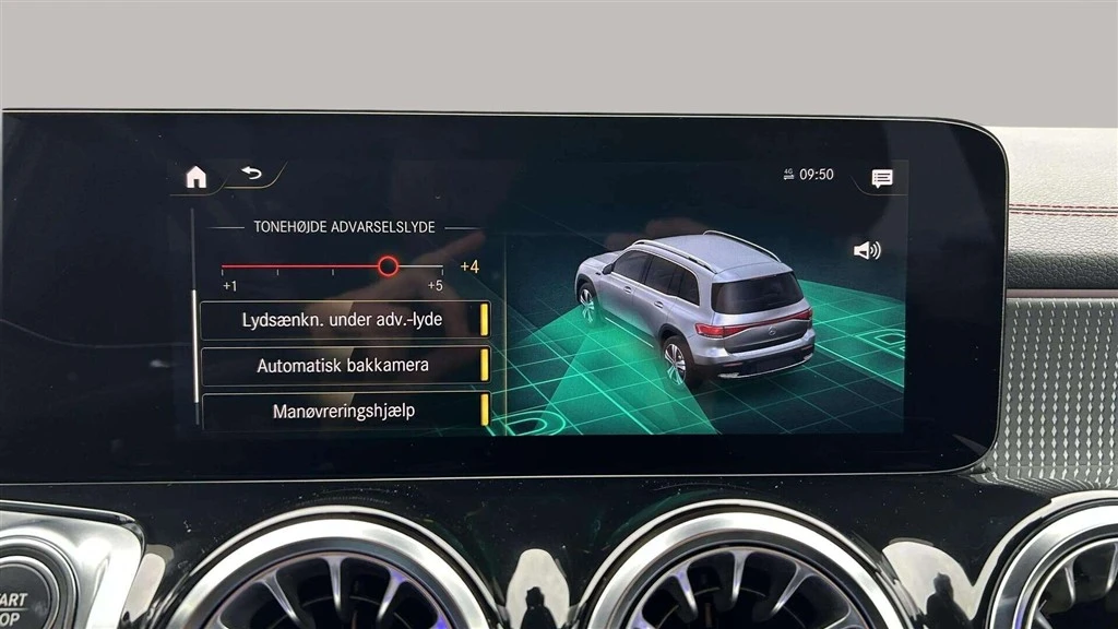 Mercedes-Benz-EQB-image-20