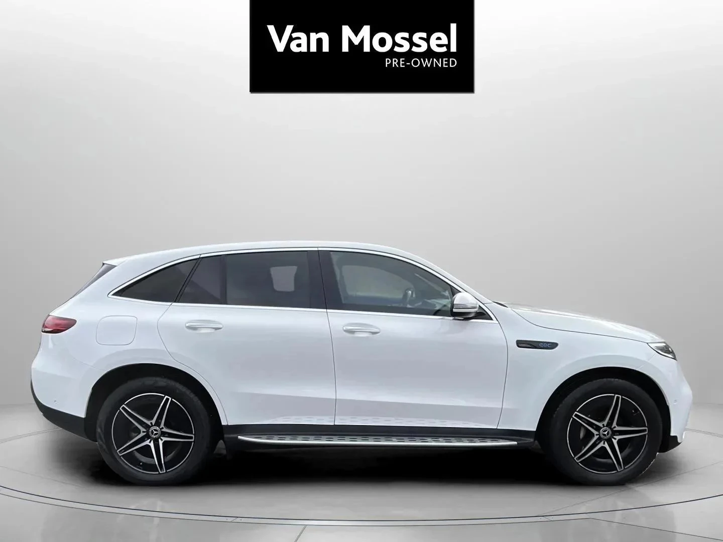 Mercedes-Benz-EQC-image-3