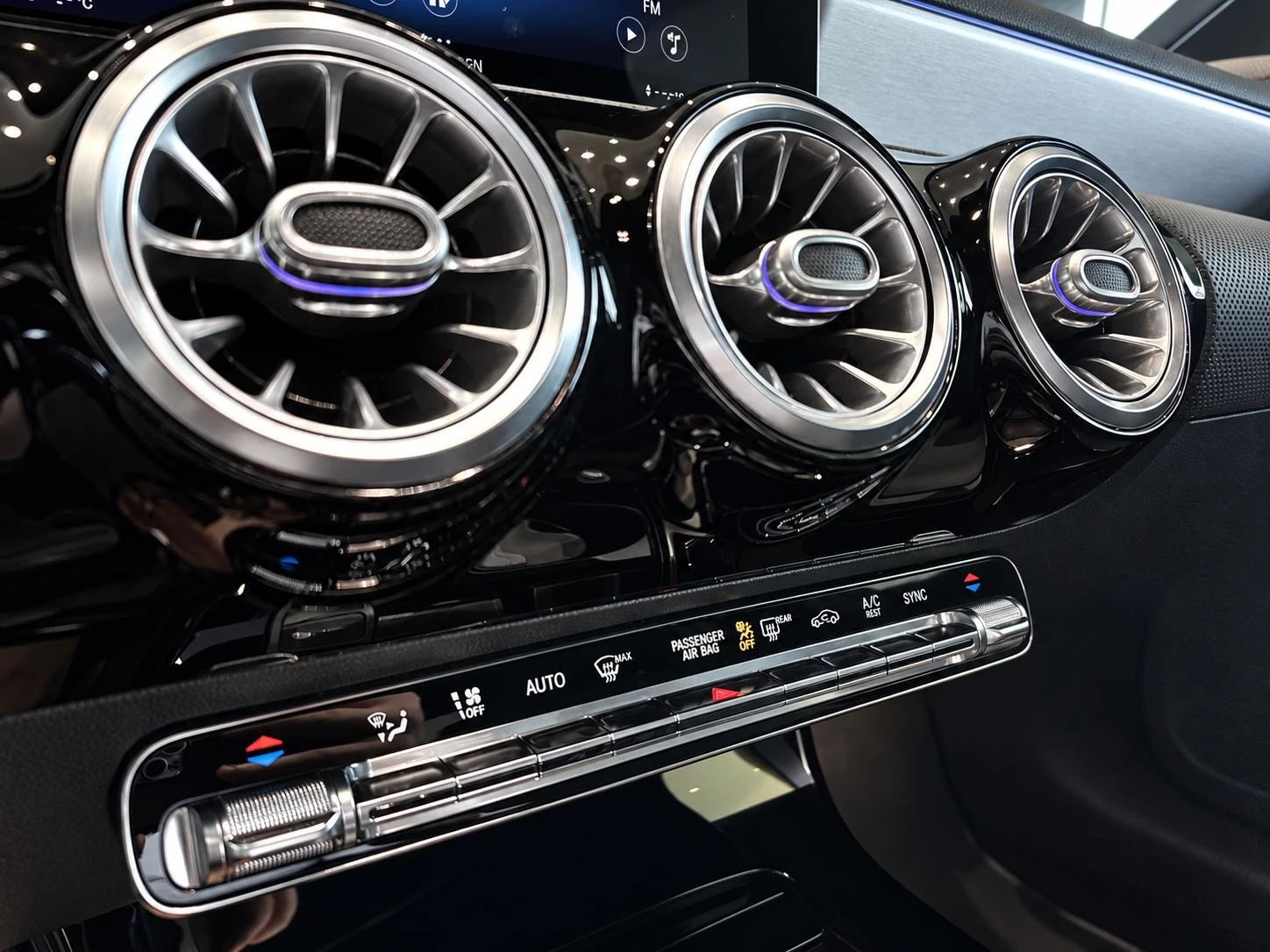 Mercedes-Benz-CLA-image-15