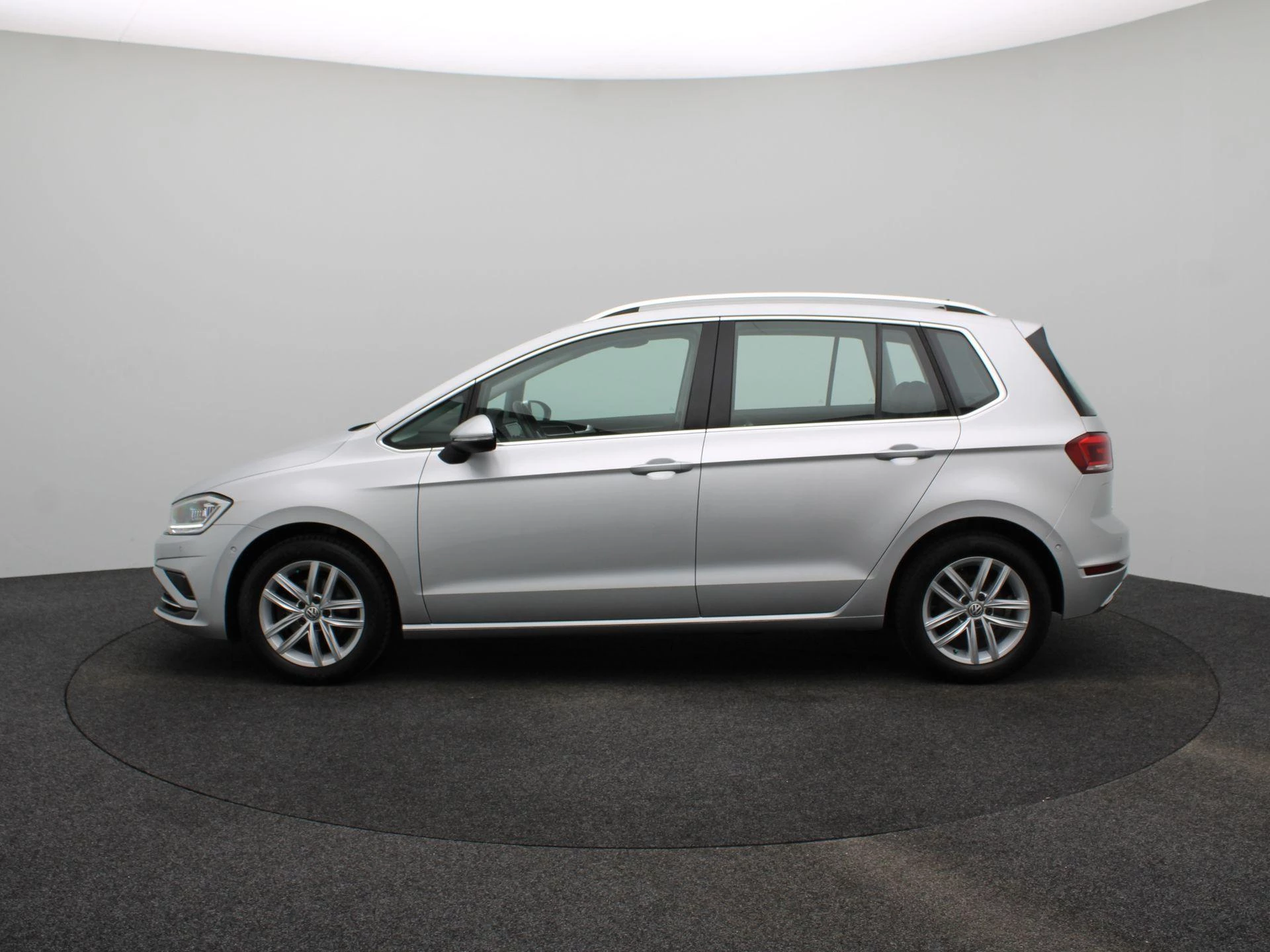 Volkswagen-Golf Sportsvan-image-3