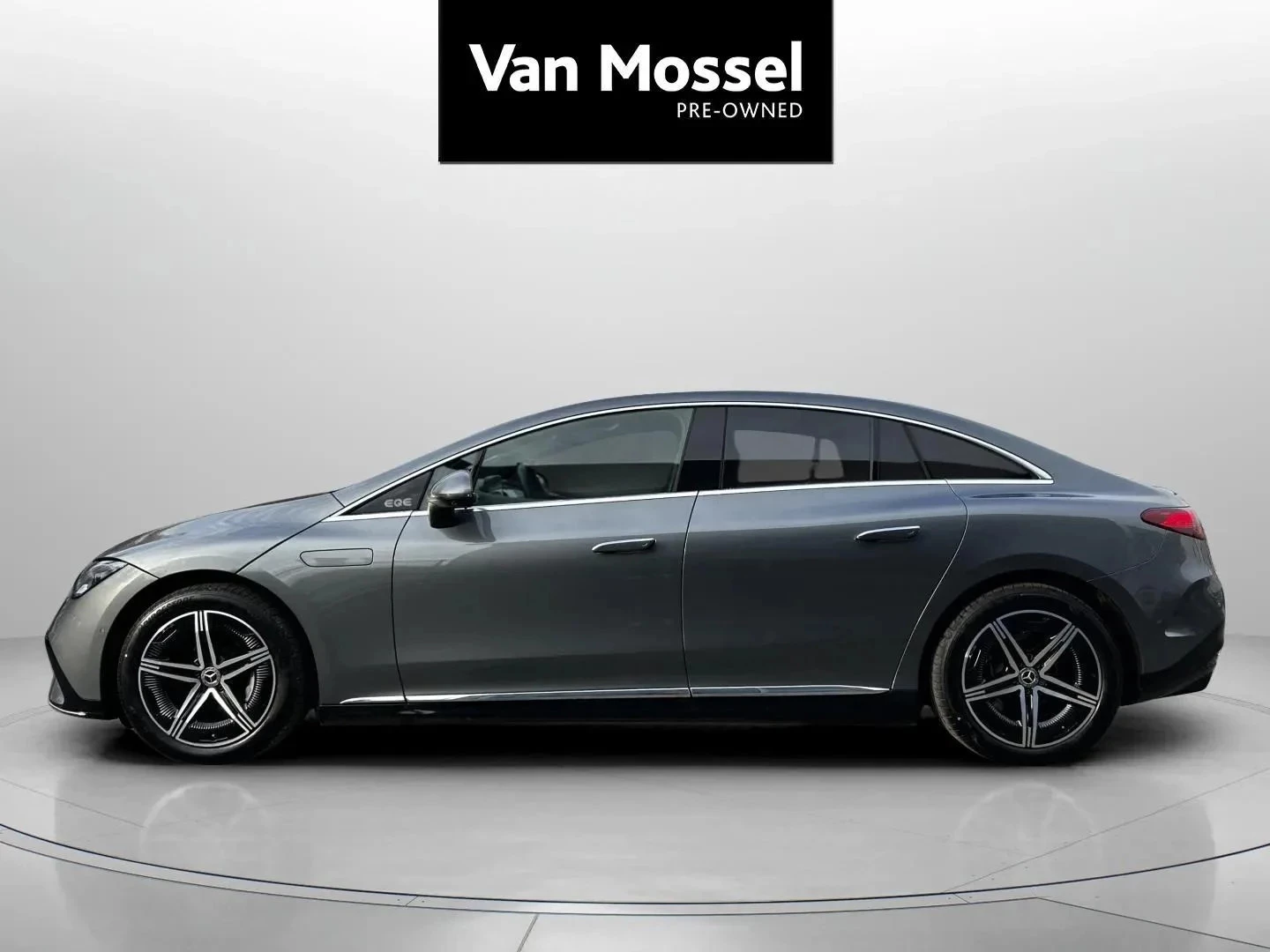 Mercedes-Benz-EQE-image-7