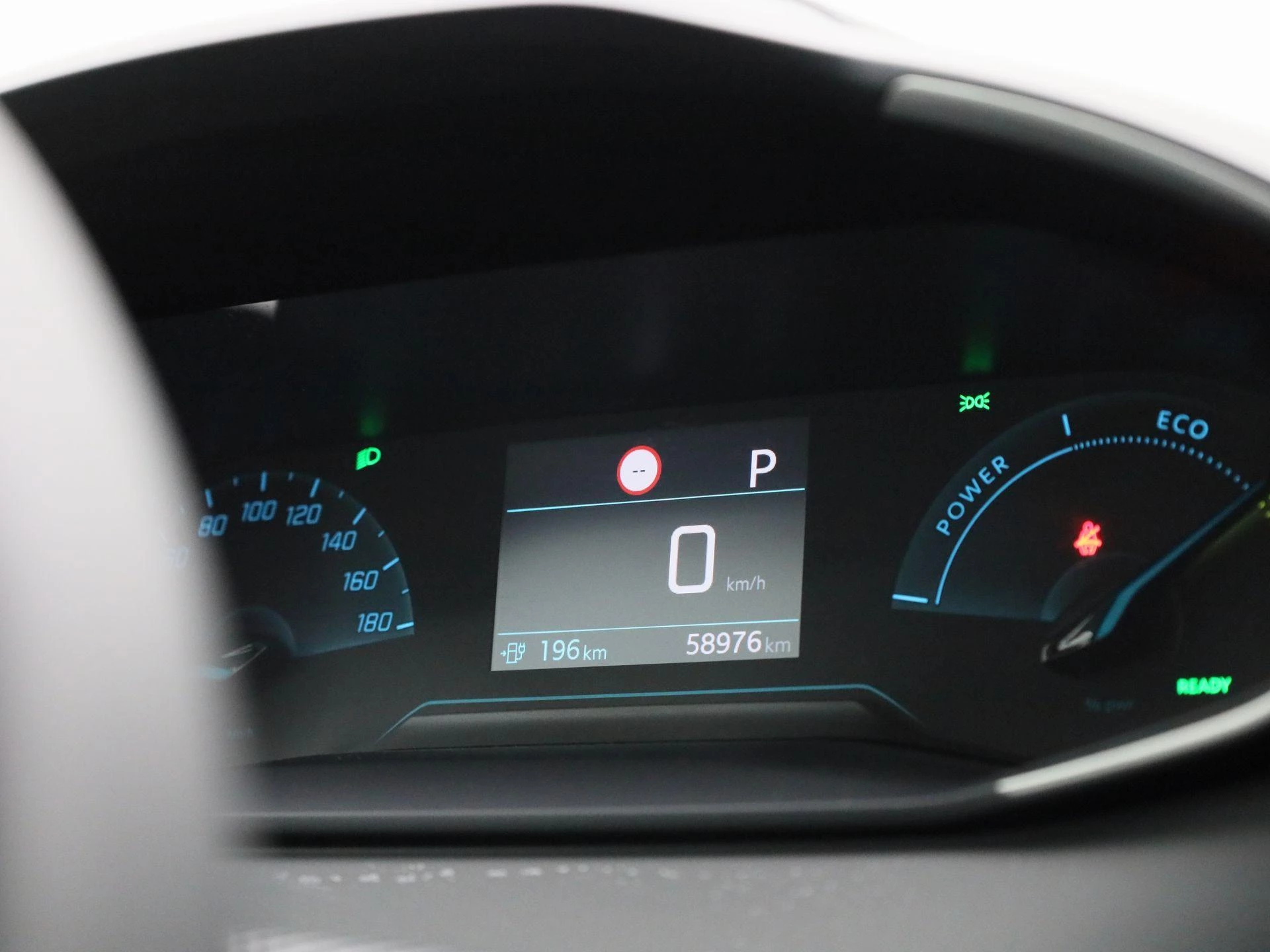 Peugeot-e-208-image-24