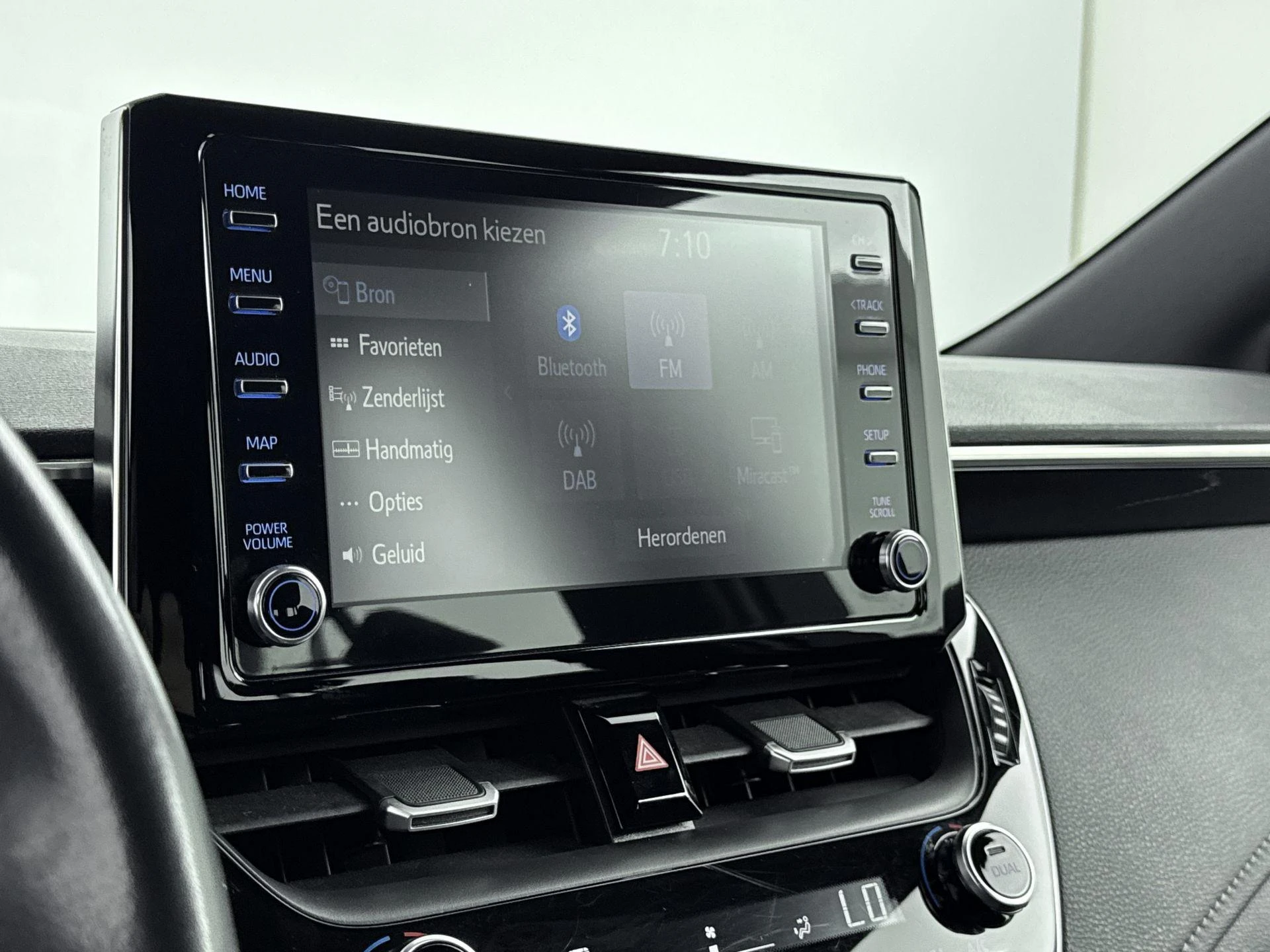 Toyota-Corolla Touring Sports-image-11