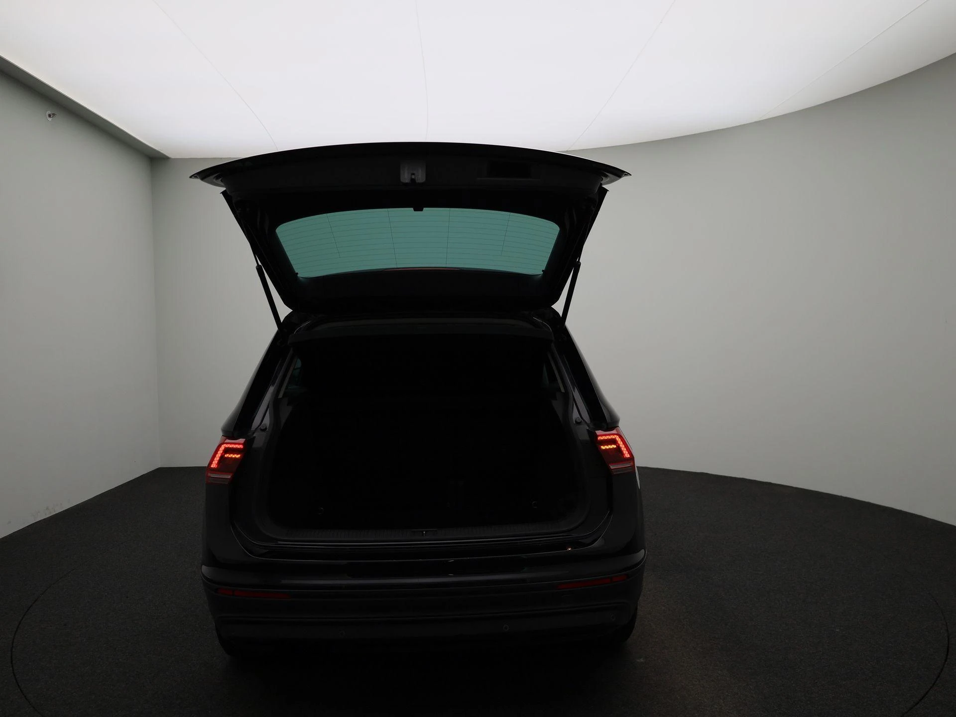 Volkswagen-Tiguan-image-10