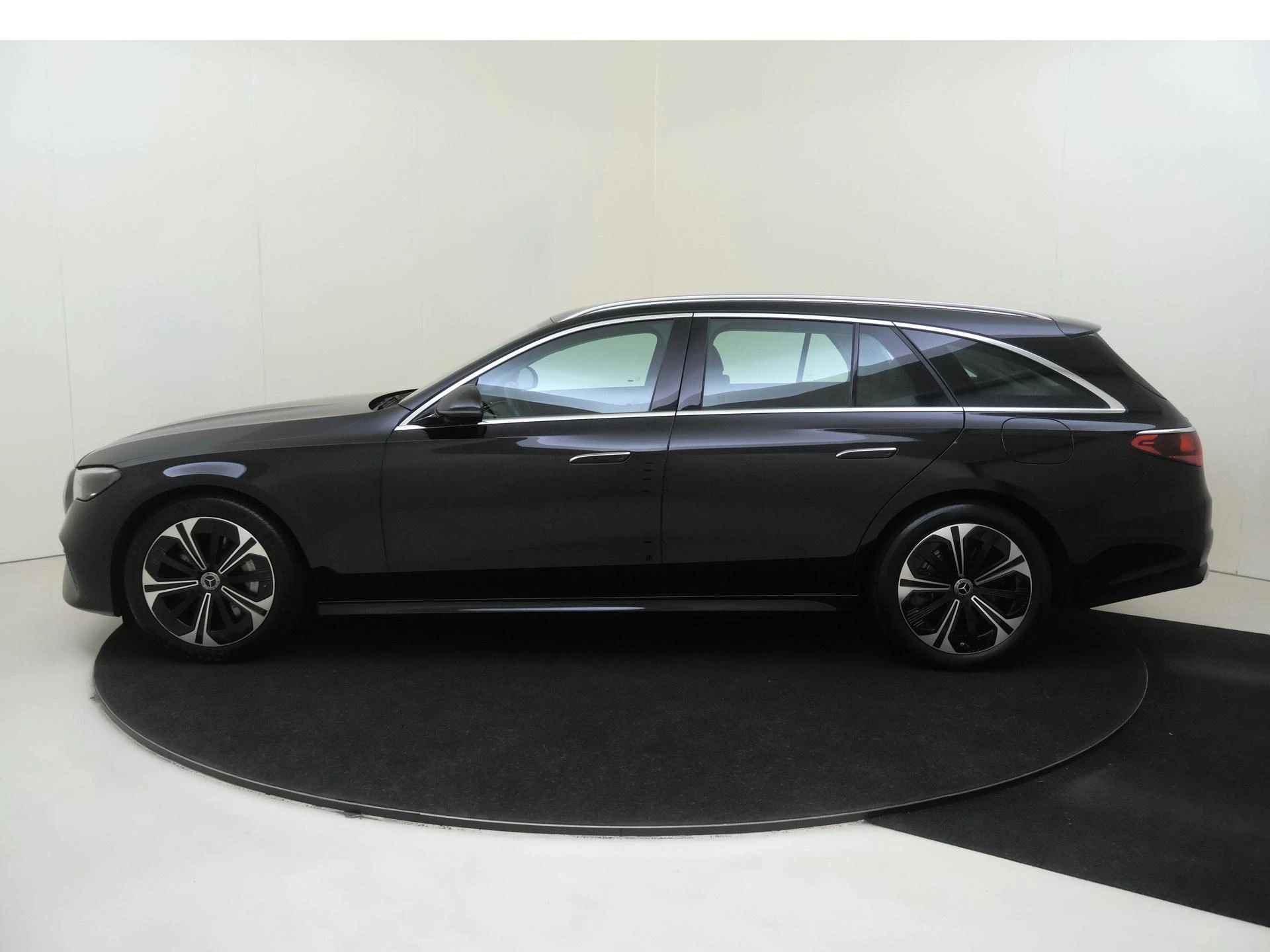 Mercedes-Benz-E-Klasse-image-7