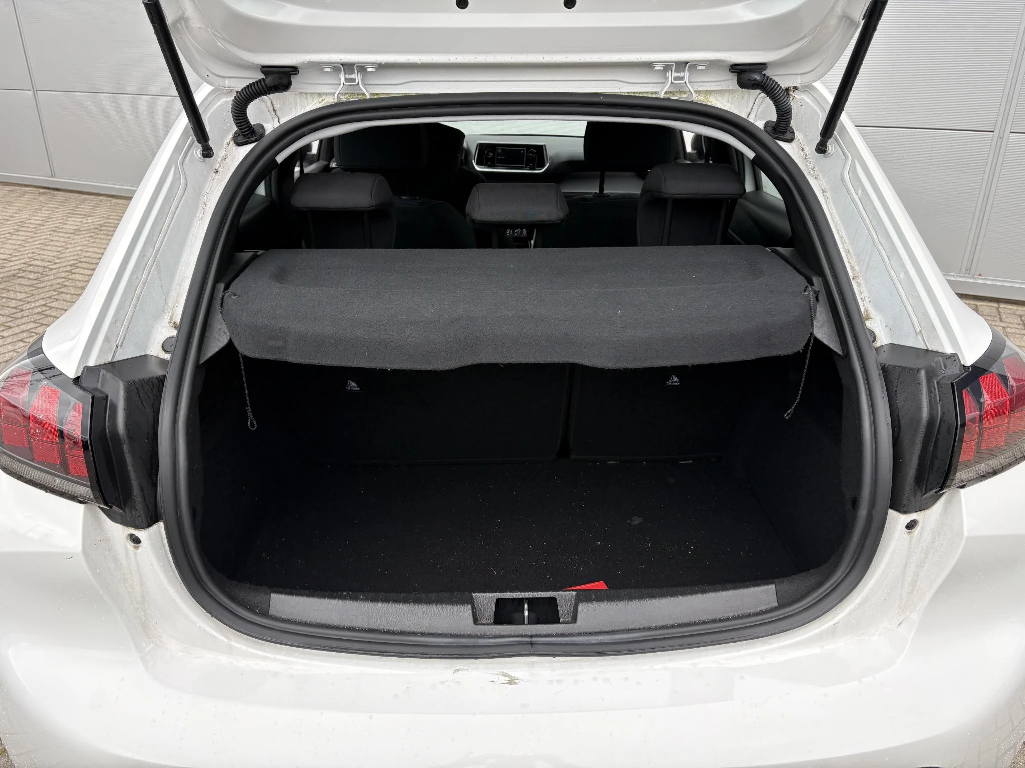 Peugeot-208-image-13