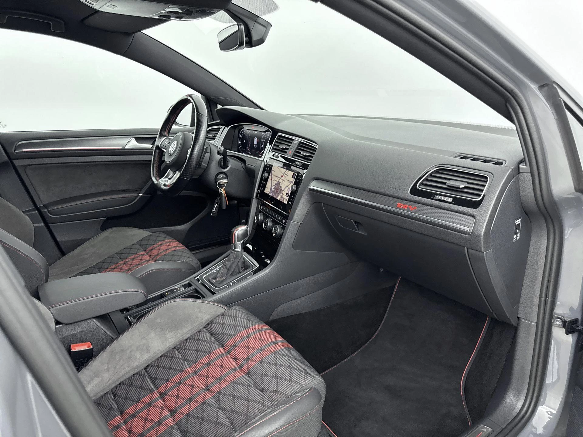 Volkswagen-Golf-image-16