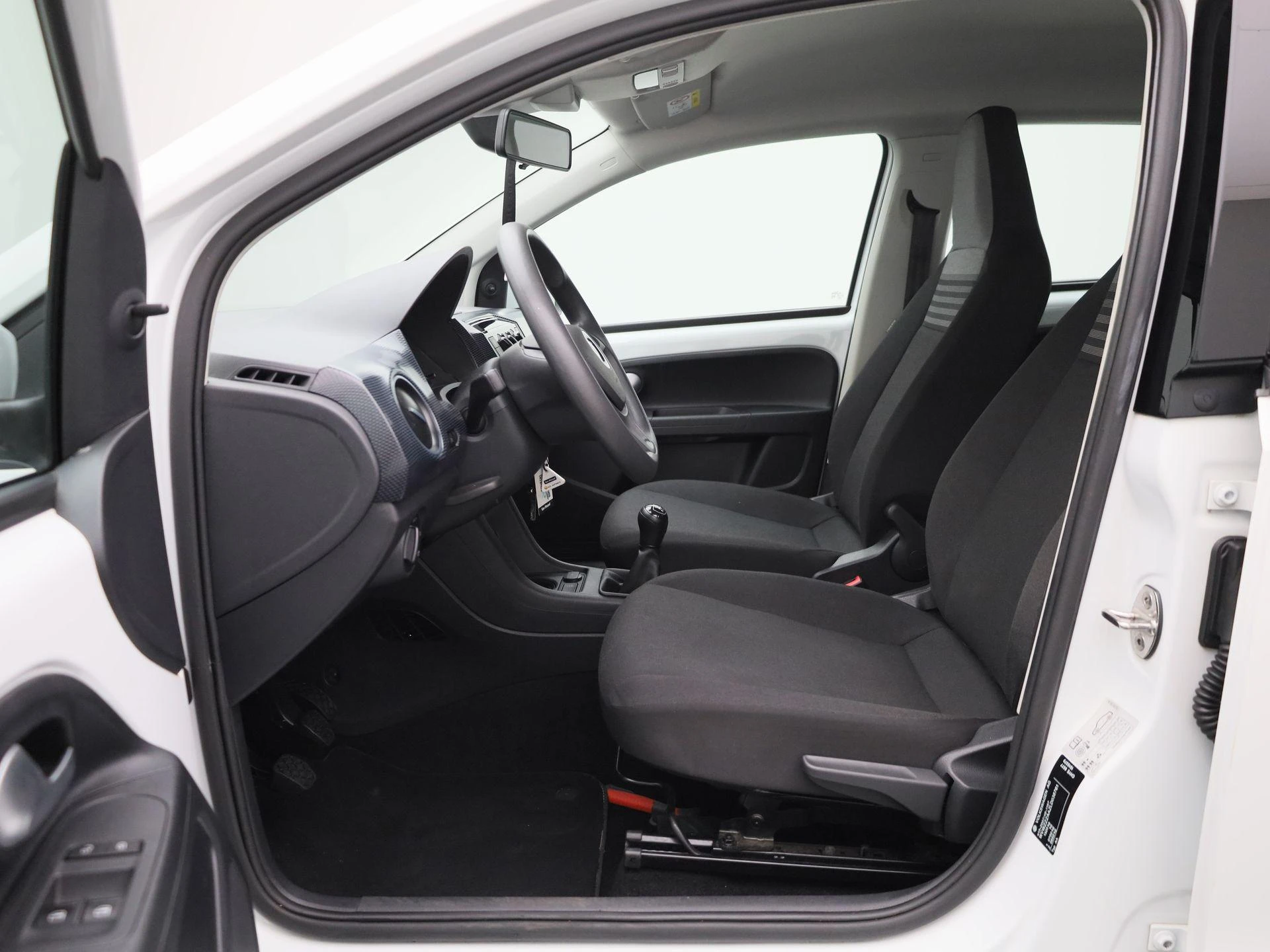 Volkswagen-up!-image-10