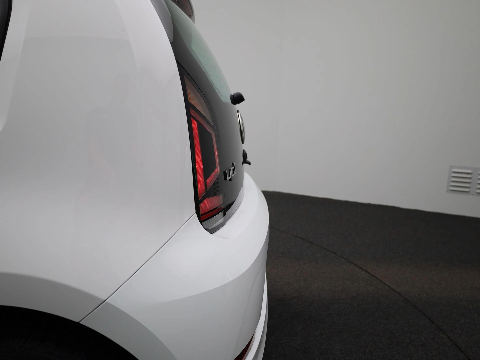 Volkswagen-up!-image-30