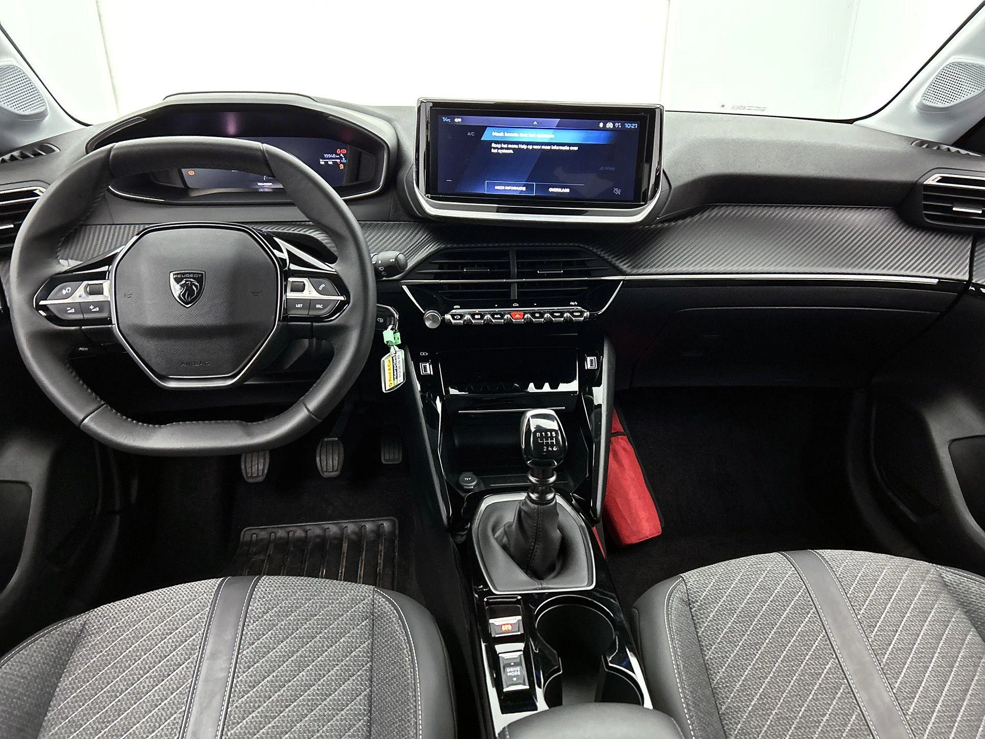Peugeot-208-image-17