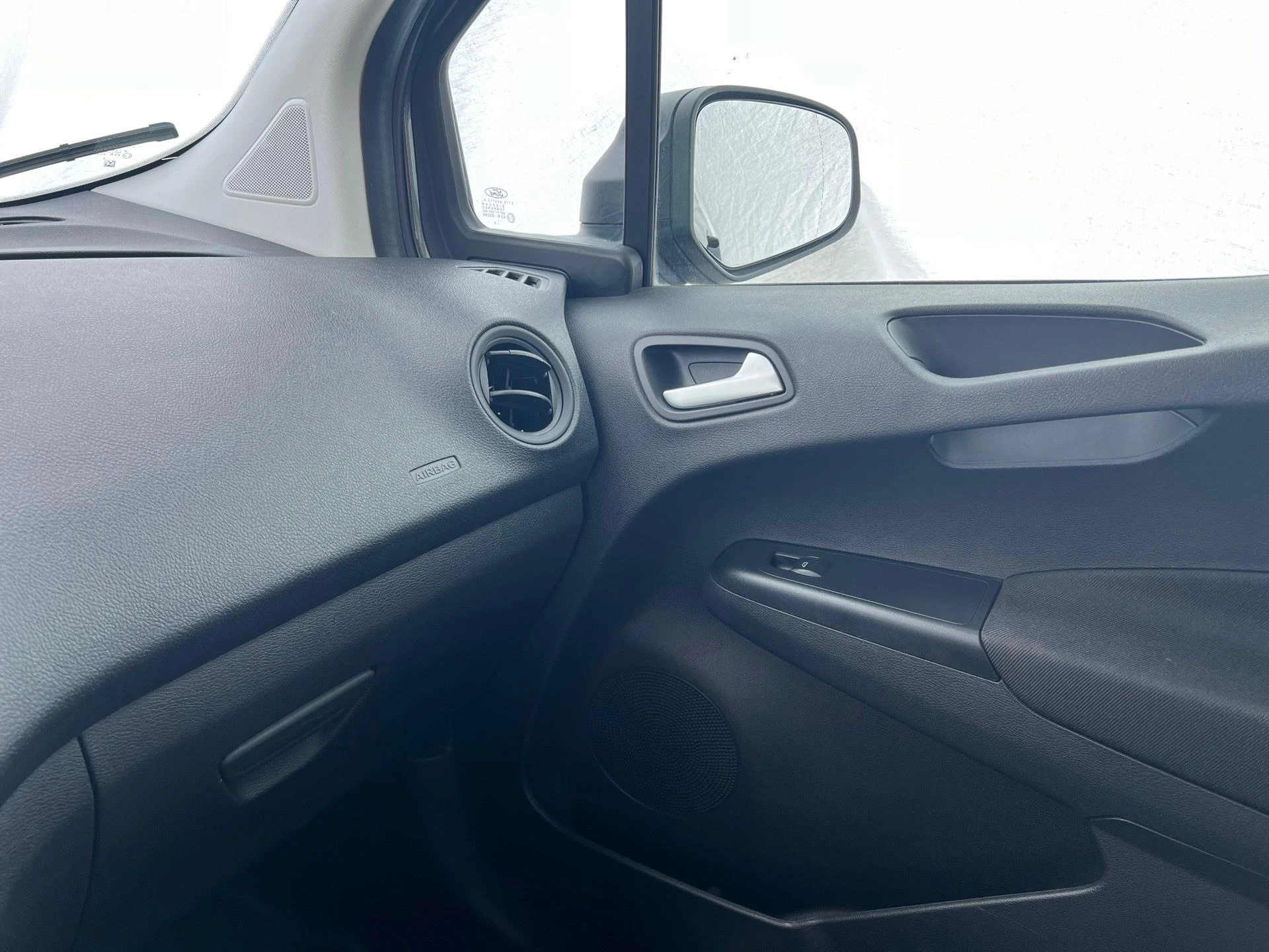 Ford-Transit Courier-image-8