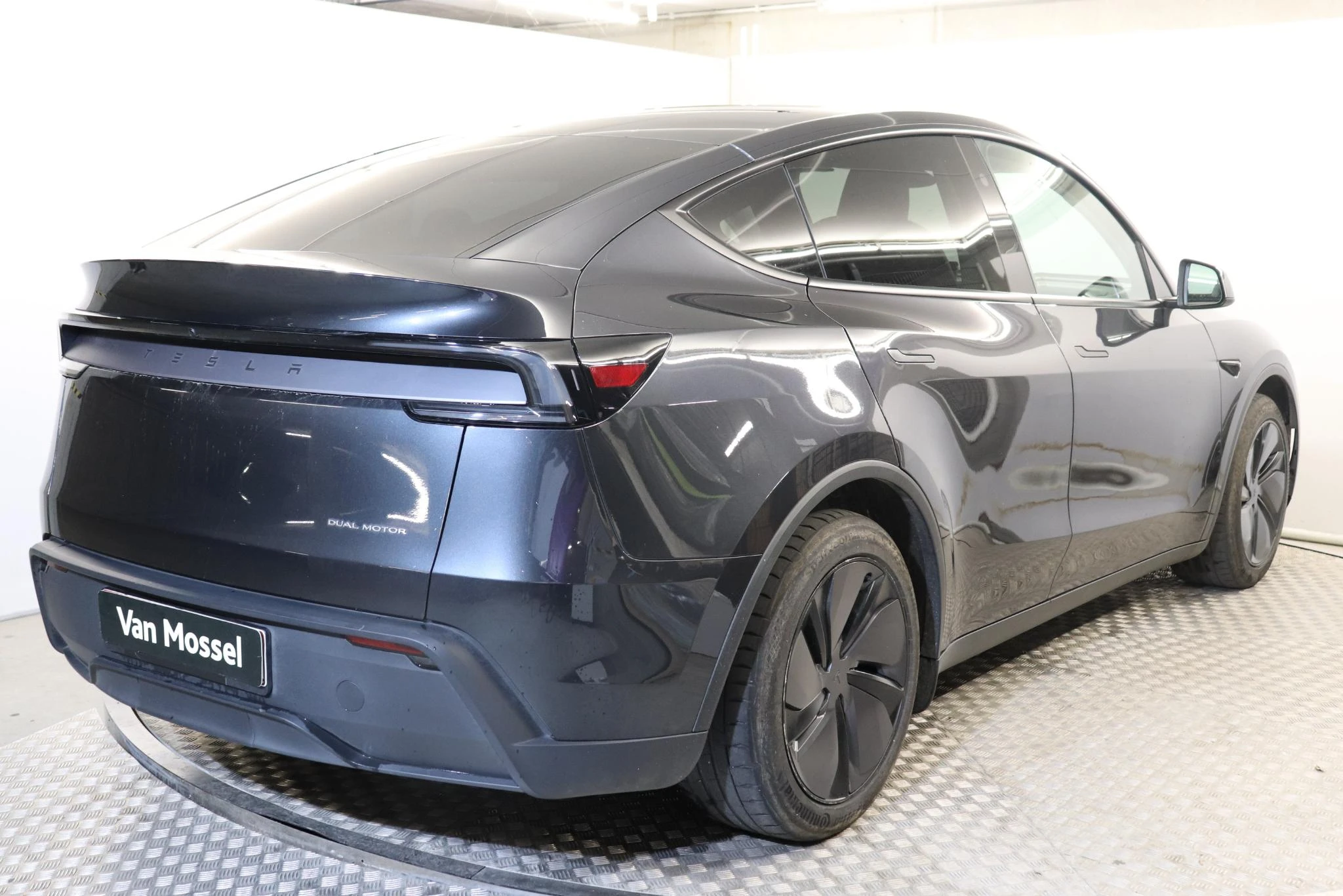 Tesla Model Y Long Range Dual Motor AWD