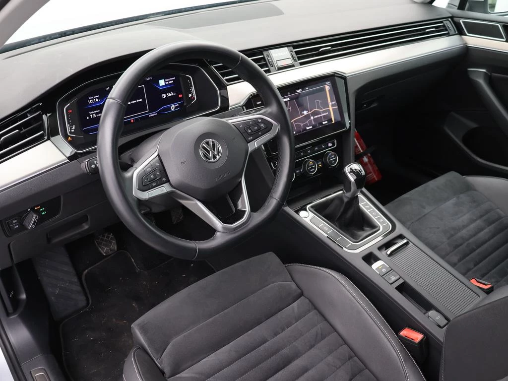 Volkswagen Passat Passat Elegance Business 1.5TSI 150PK* *LEDER*ALCANTARA*CAMERA*VIRTUAL COCKPIT*ACC*PDC*ZETELVERWARMING*...*