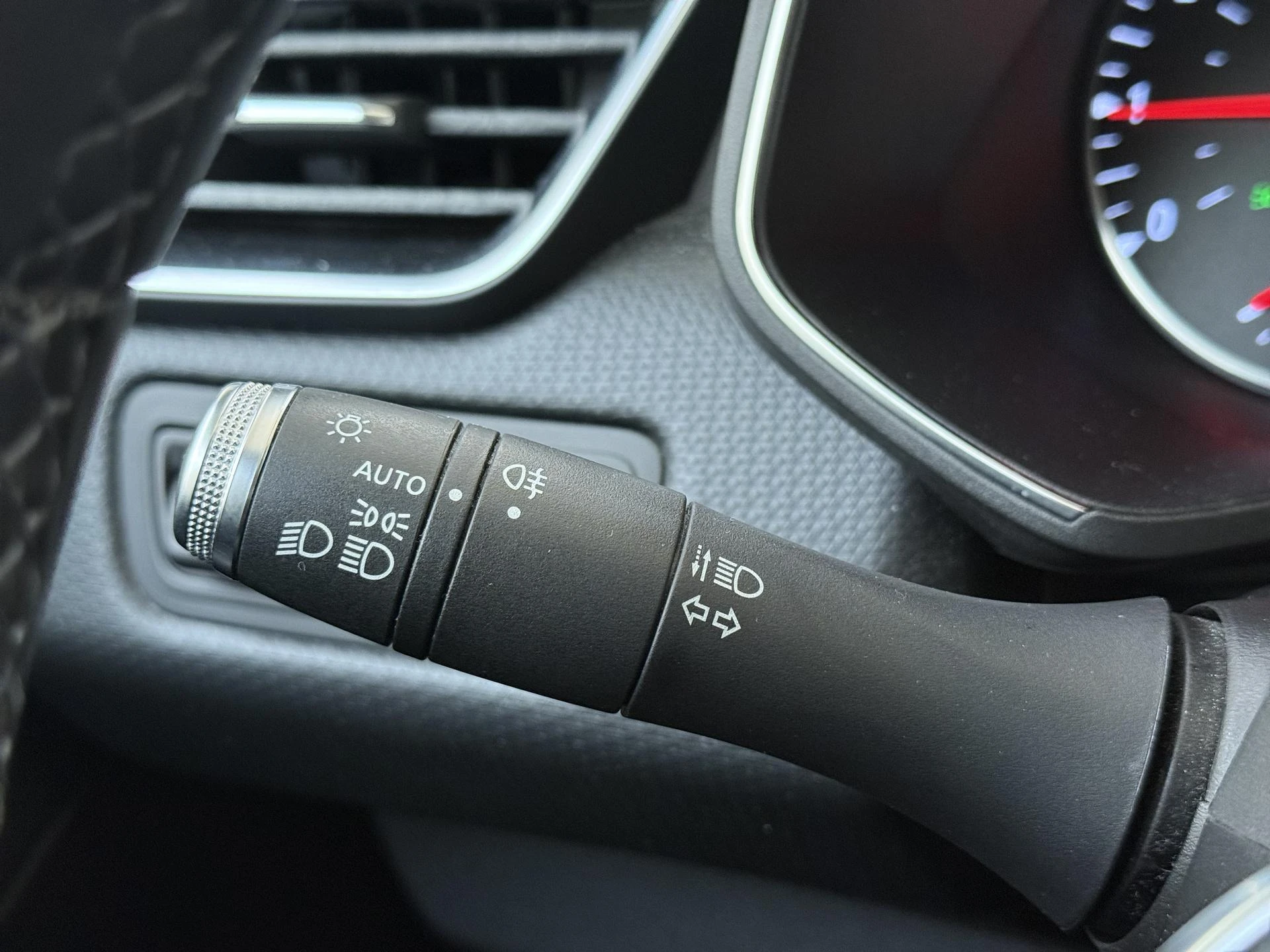 Renault-Clio-image-23