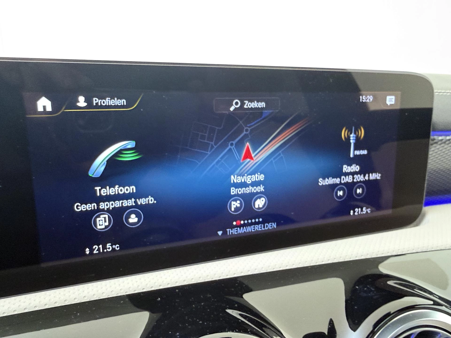 Mercedes-Benz-CLA-image-15