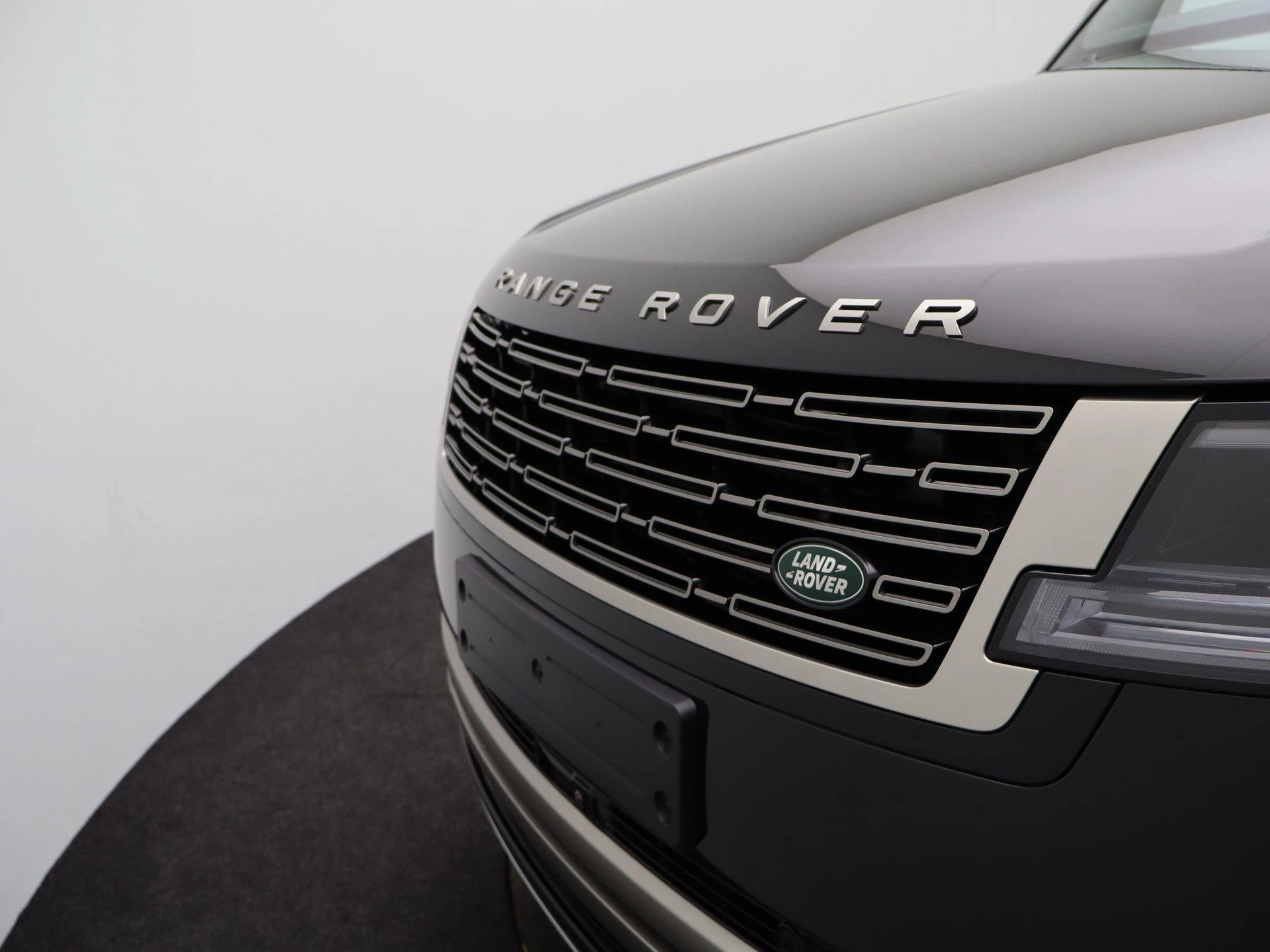 Land Rover-Range Rover-image-45