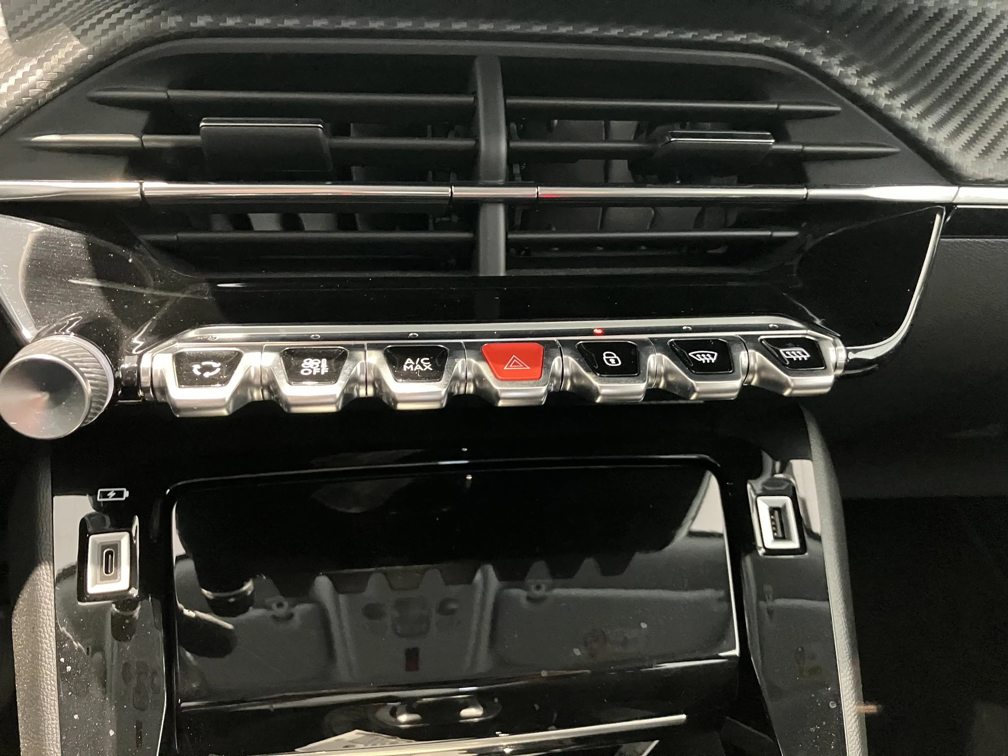 Peugeot-e-2008-image-24