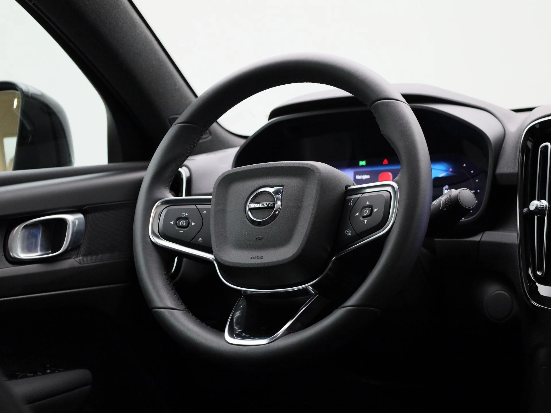 Volvo-C40-image-36