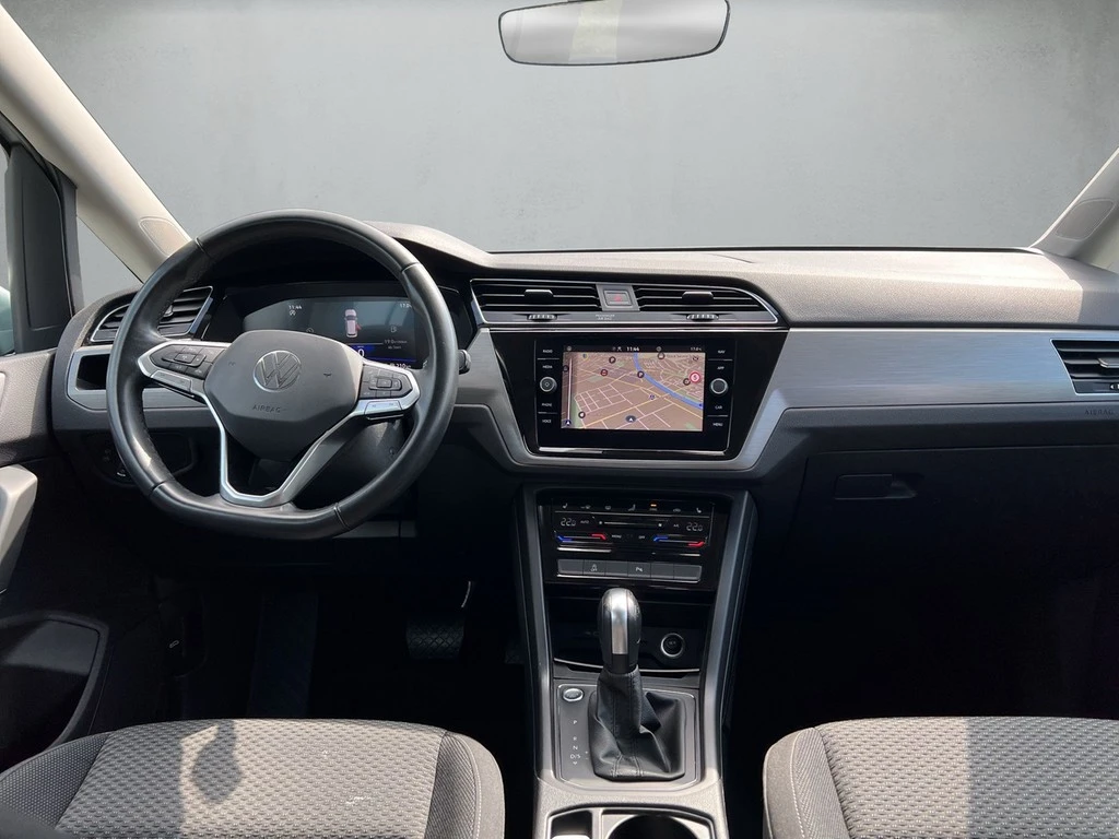 Volkswagen-Touran-image-7