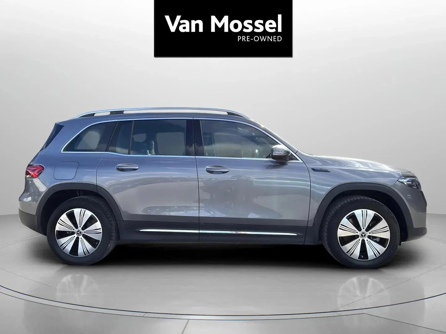 Mercedes-Benz-EQB-image-3