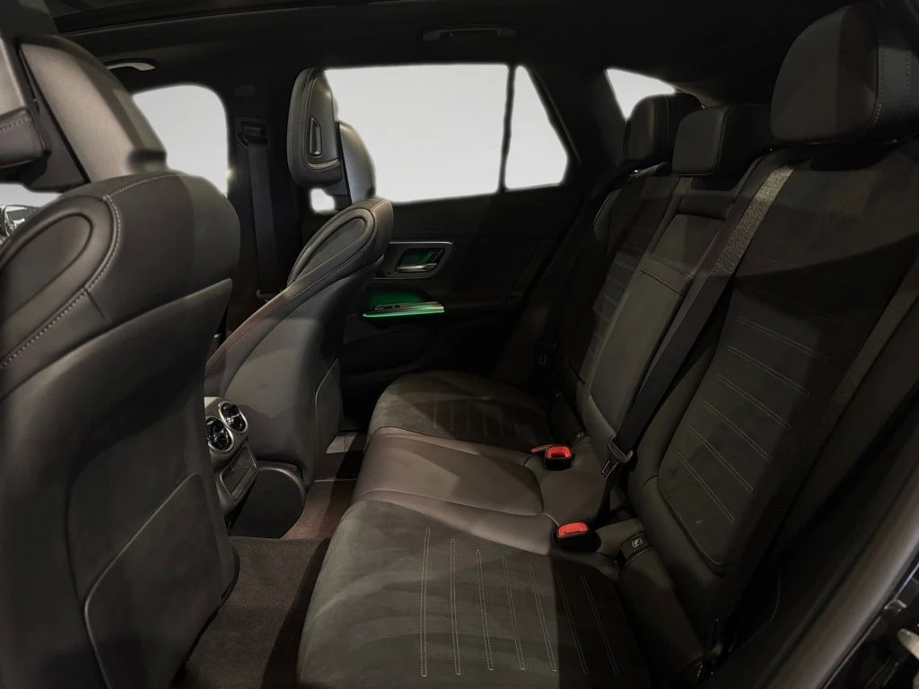 Mercedes-Benz-GLC 300 d-image-9