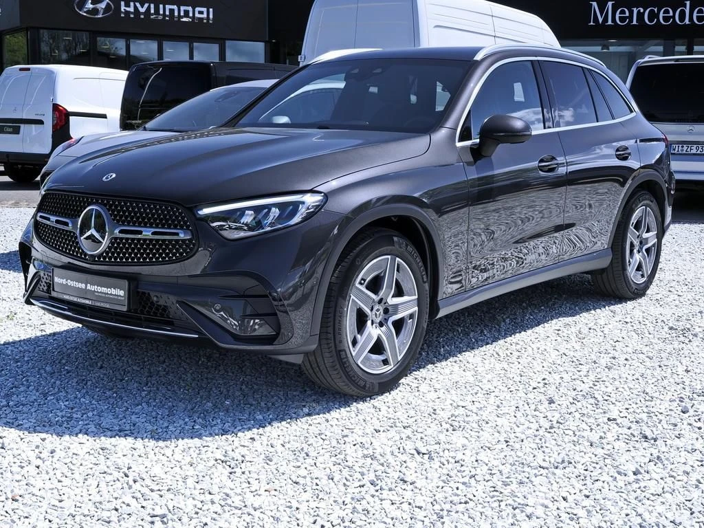 Mercedes-Benz-GLC 300 d-image-7