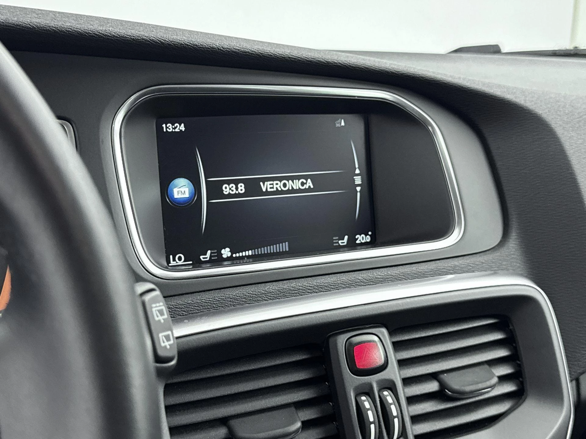 Volvo-V40-image-6
