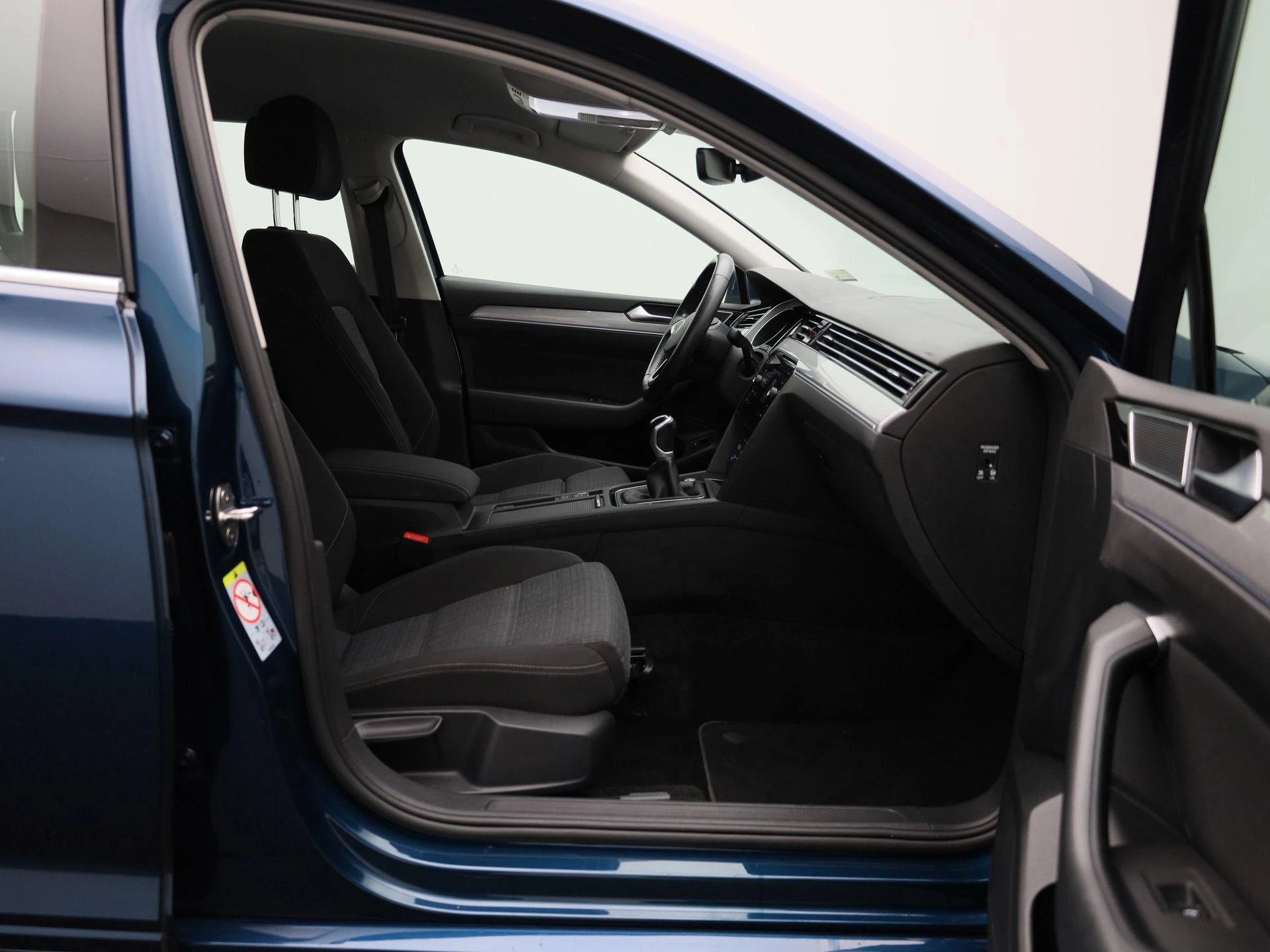 Volkswagen-Passat-image-35