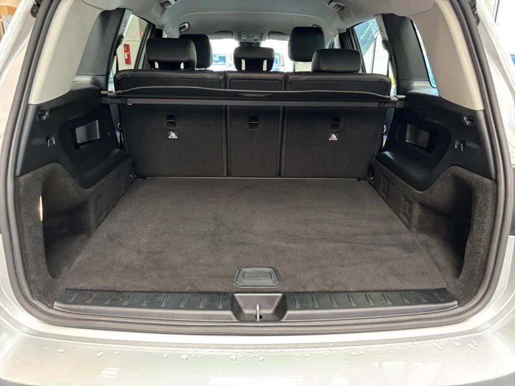 Mercedes-Benz-GLB 180 d-image-13