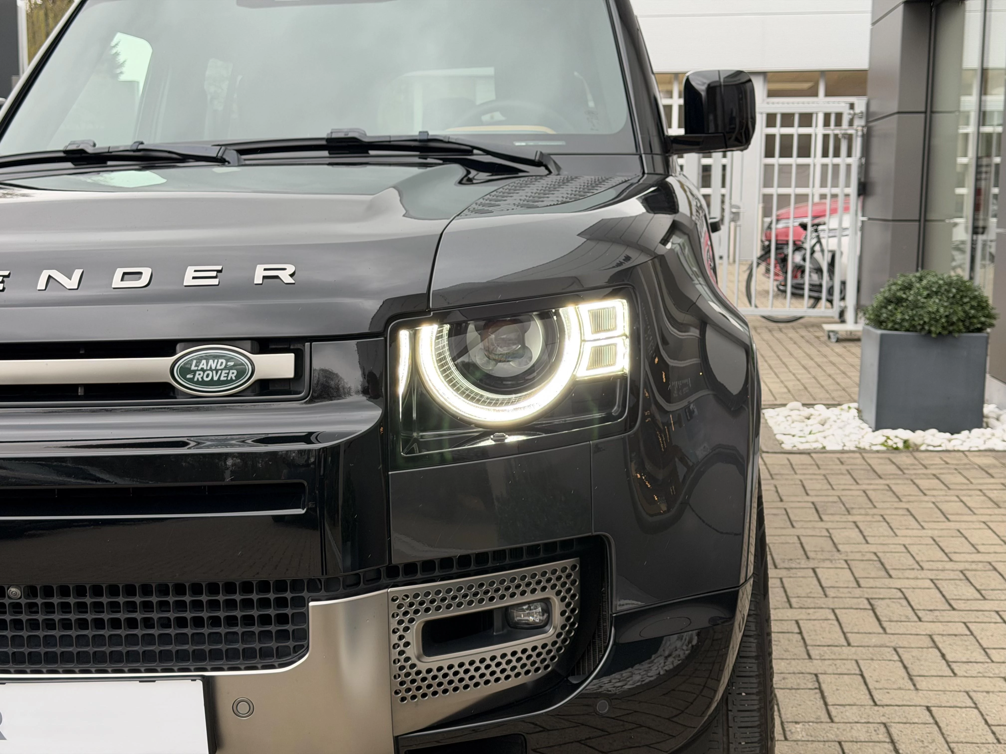 Land Rover Defender P400 XS Edition