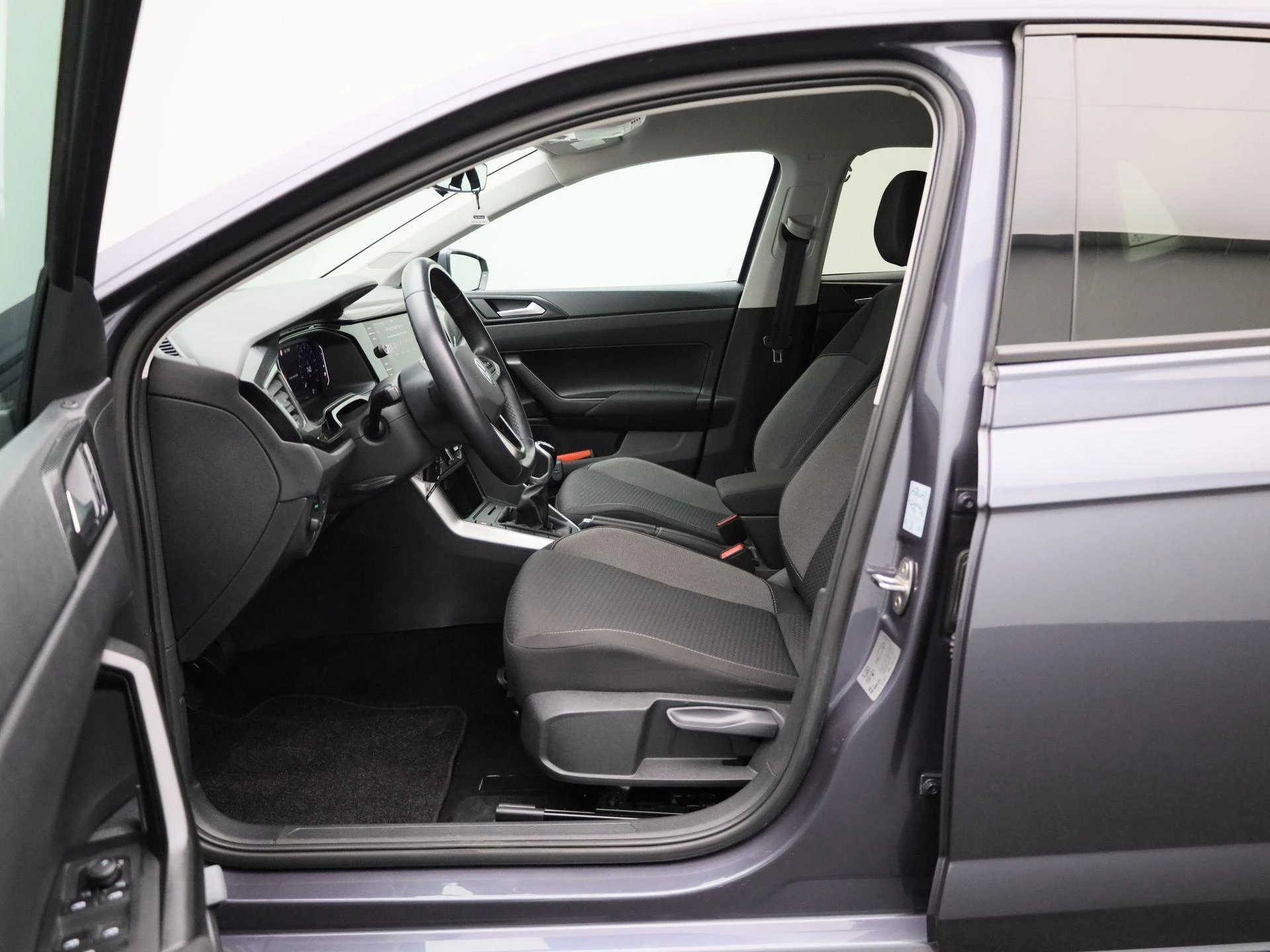 Volkswagen-Polo-image-8