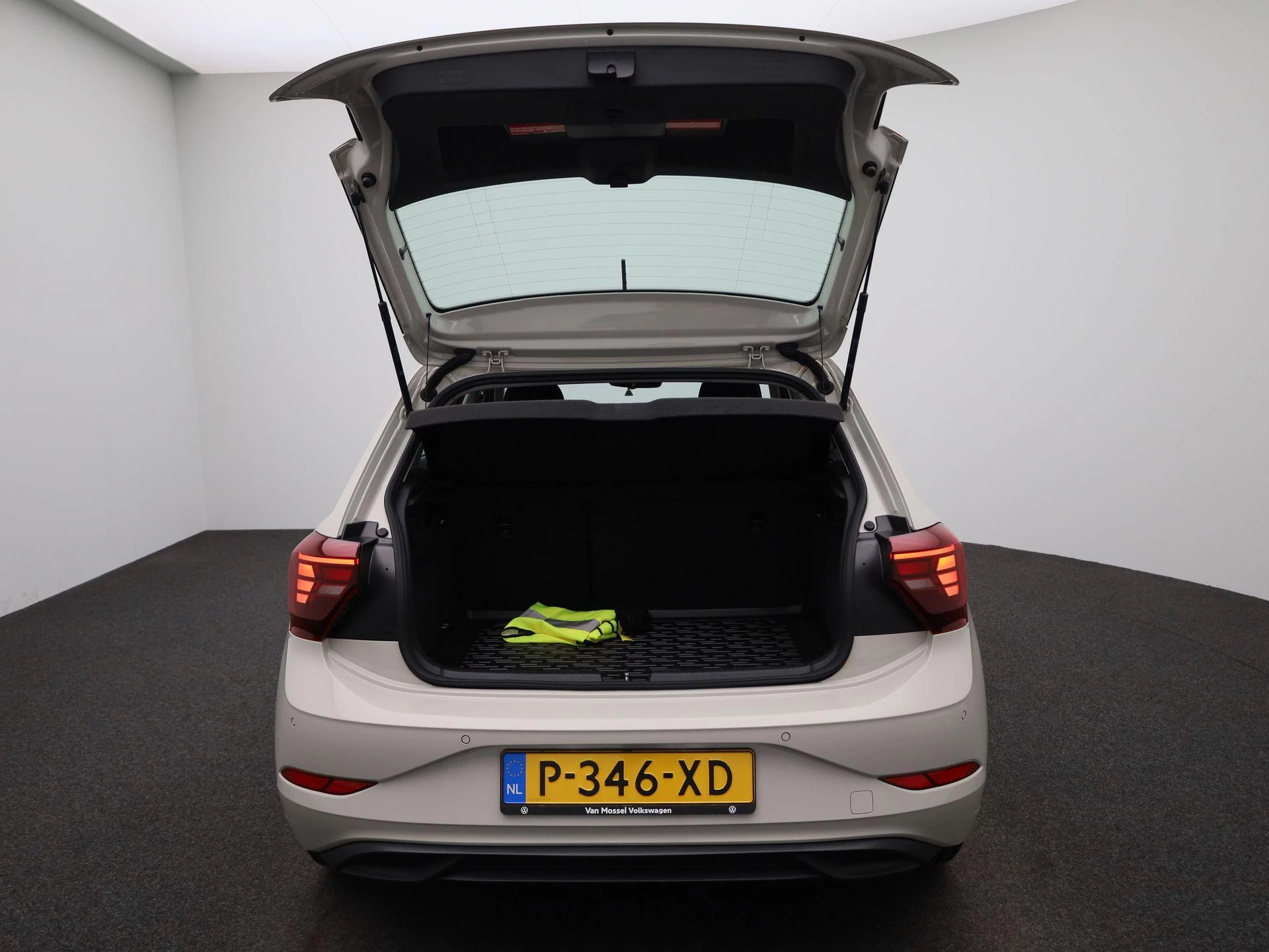 Volkswagen-Polo-image-10
