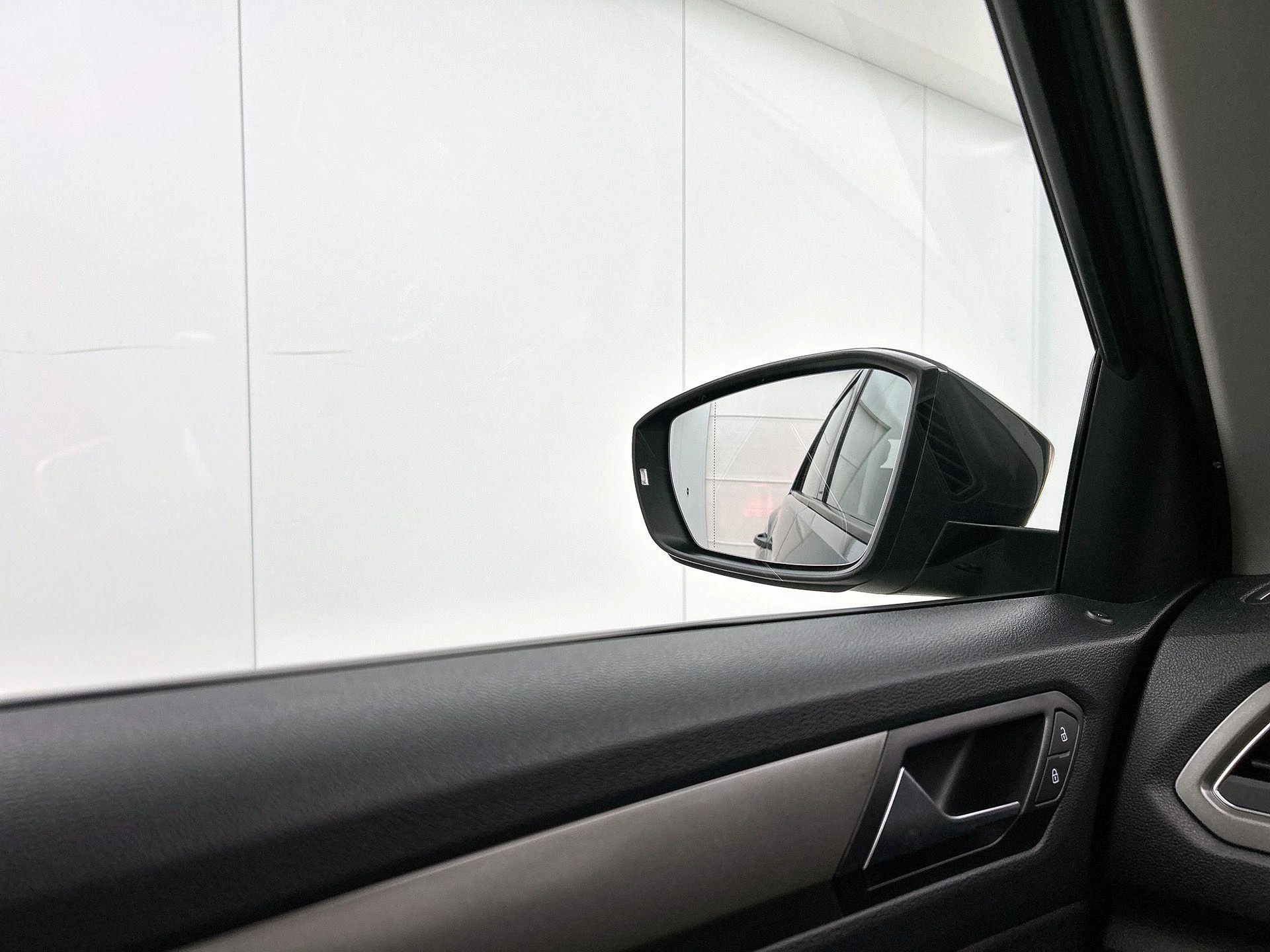 Volkswagen-T-Roc-image-15