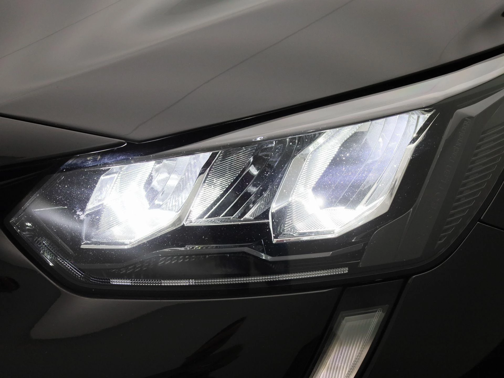 Peugeot-e-208-image-16