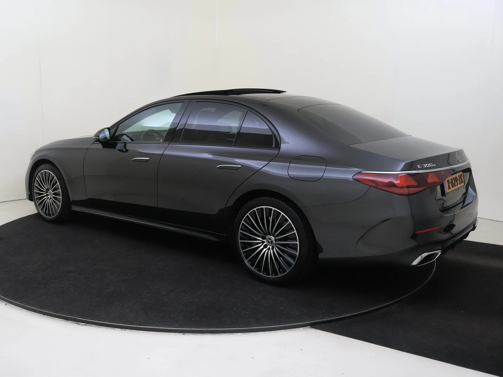 Mercedes-Benz-E-Klasse-image-2