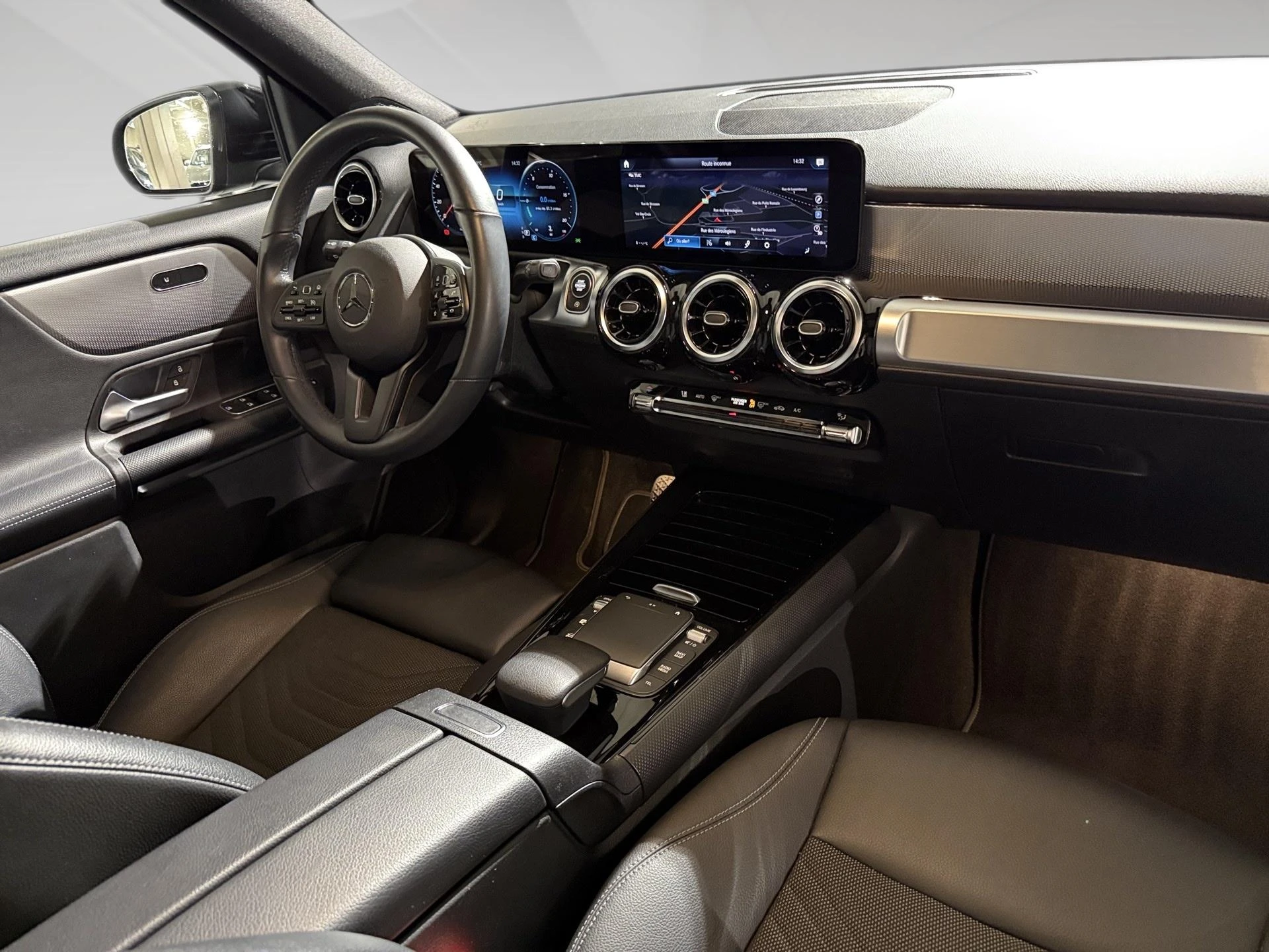 Mercedes-Benz-GLB-image-6