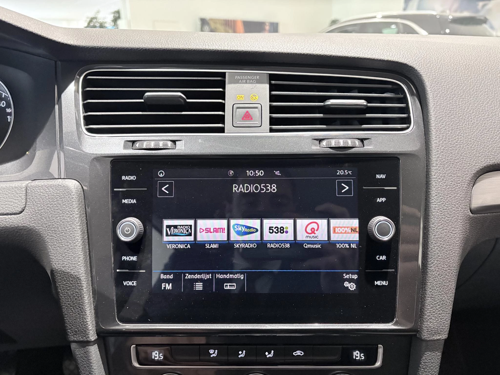 Volkswagen-Golf-image-18