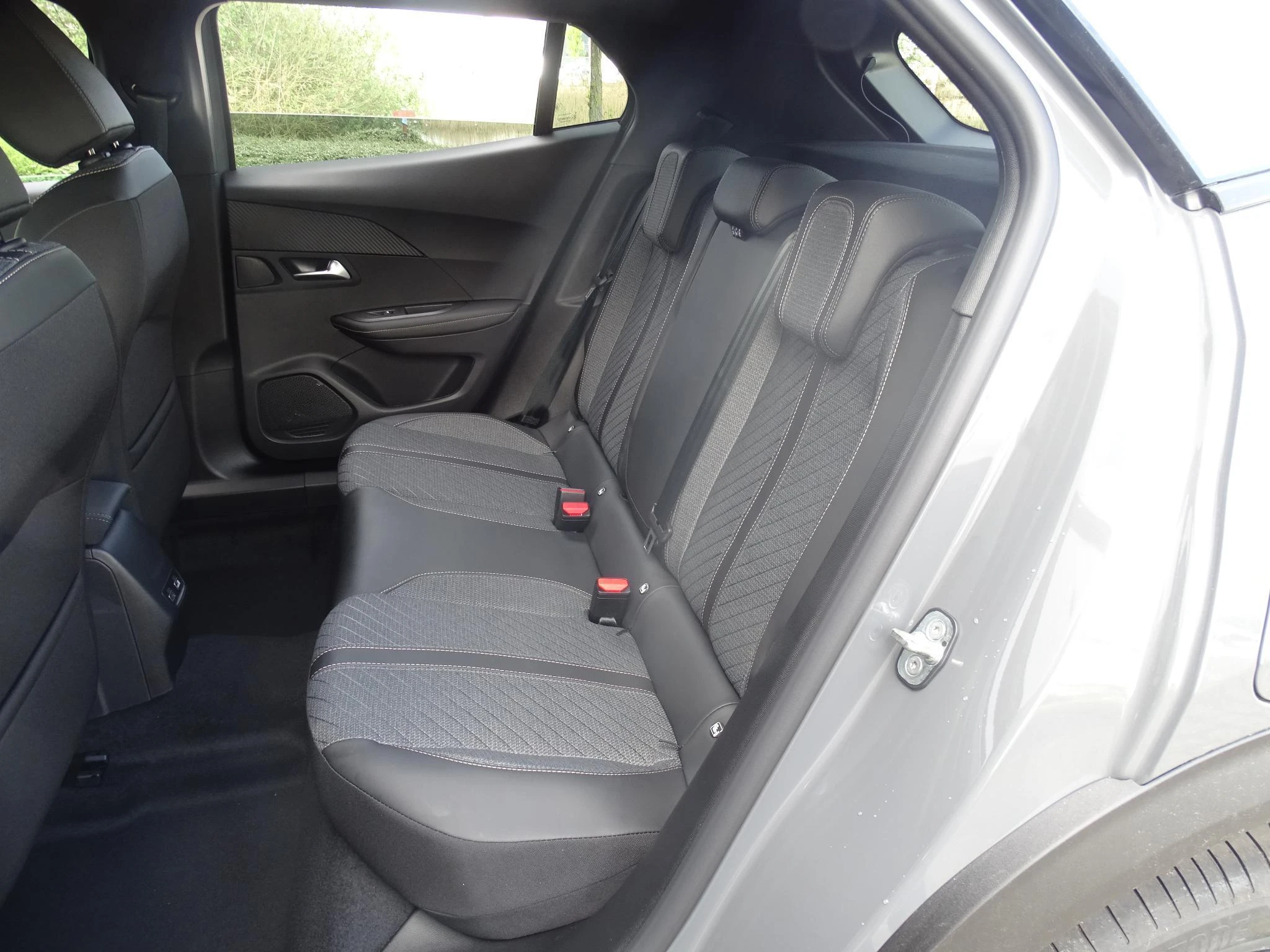 Peugeot-e-2008-image-14