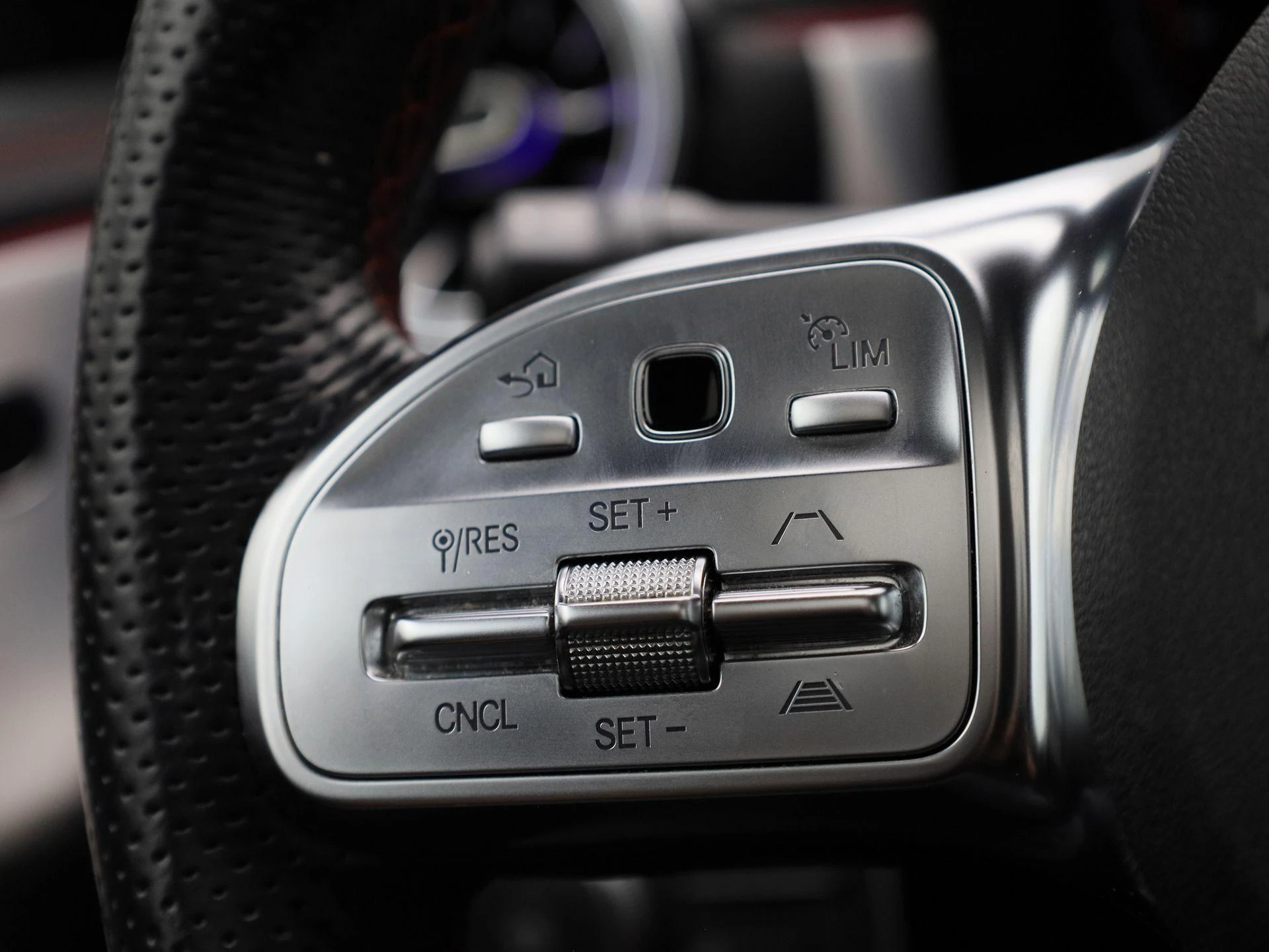 Mercedes-Benz-CLA-image-17
