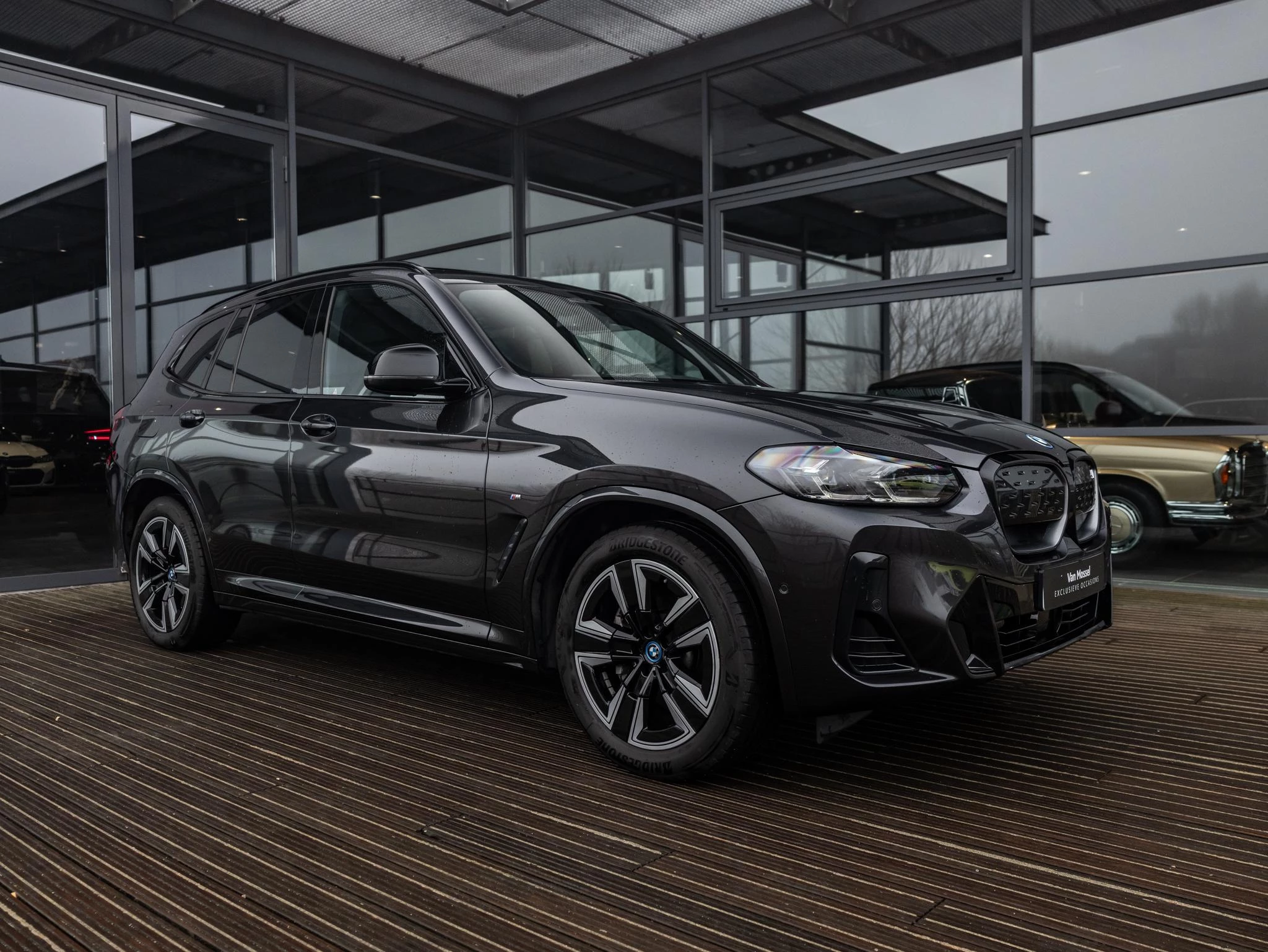 BMW-iX3-image-4