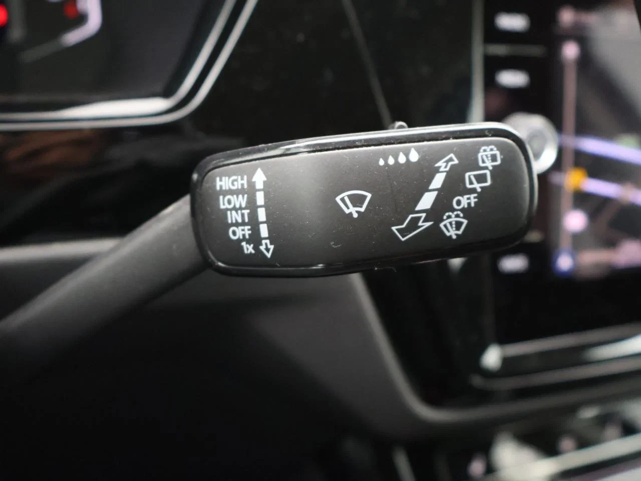 Volkswagen-Touran-image-24