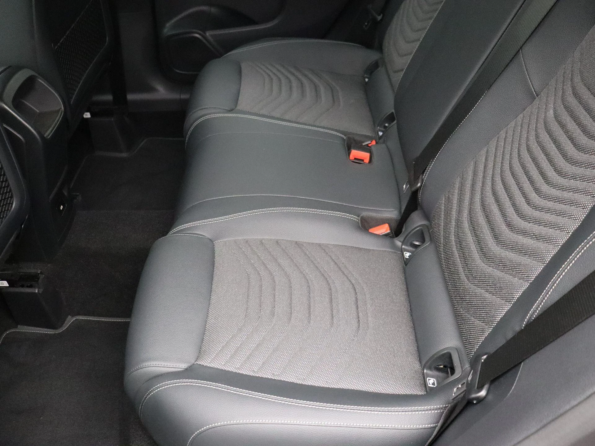 Mercedes-Benz B-Klasse 180 Business Line + CARPLAY + TREKHAAK +